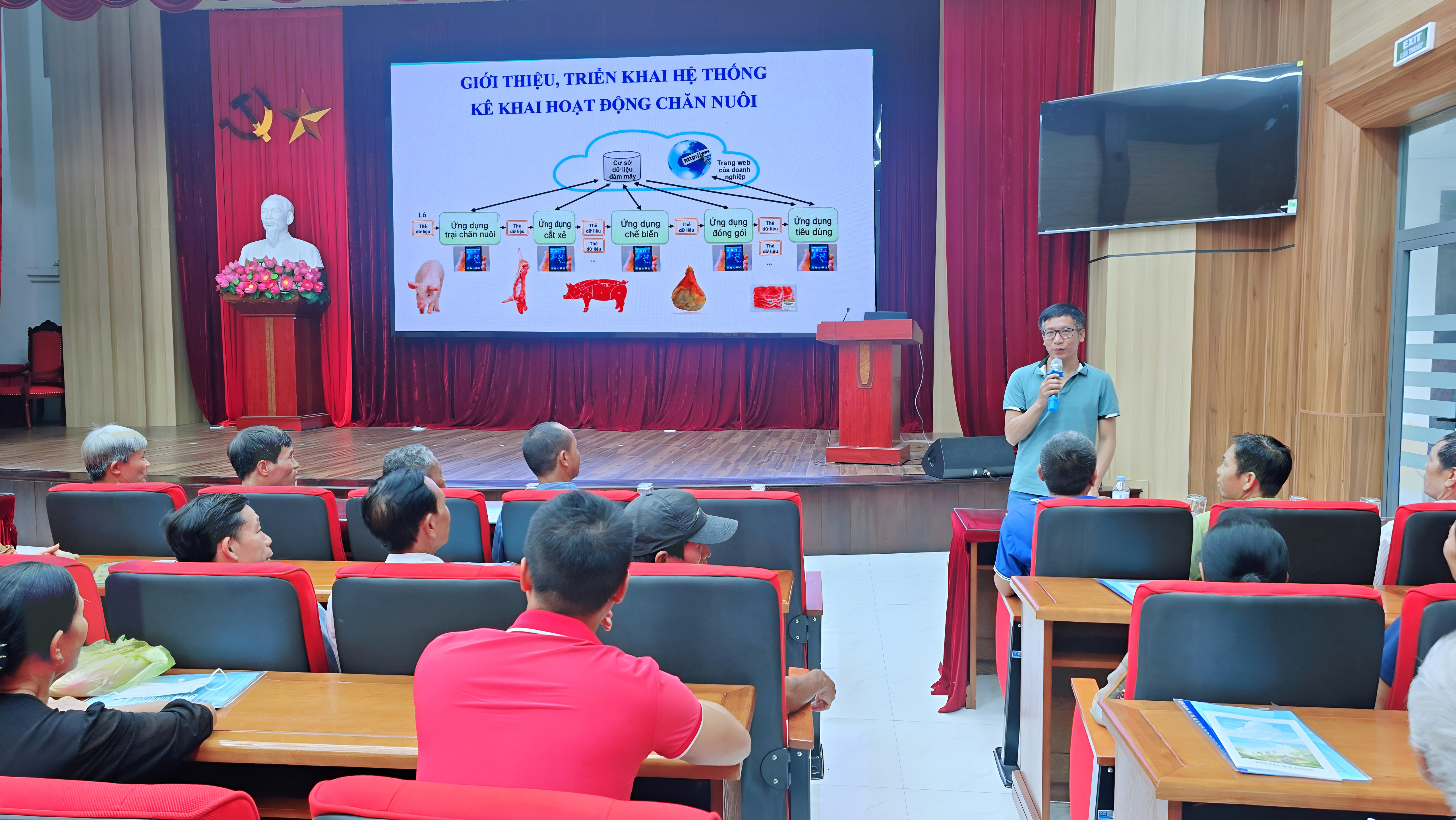 VŨ THƯ KHAI MẠC LỚP TẬP HUẤN CHĂN NUÔI VÀ CHUYỂN ĐỔI SỐ NĂM 2026