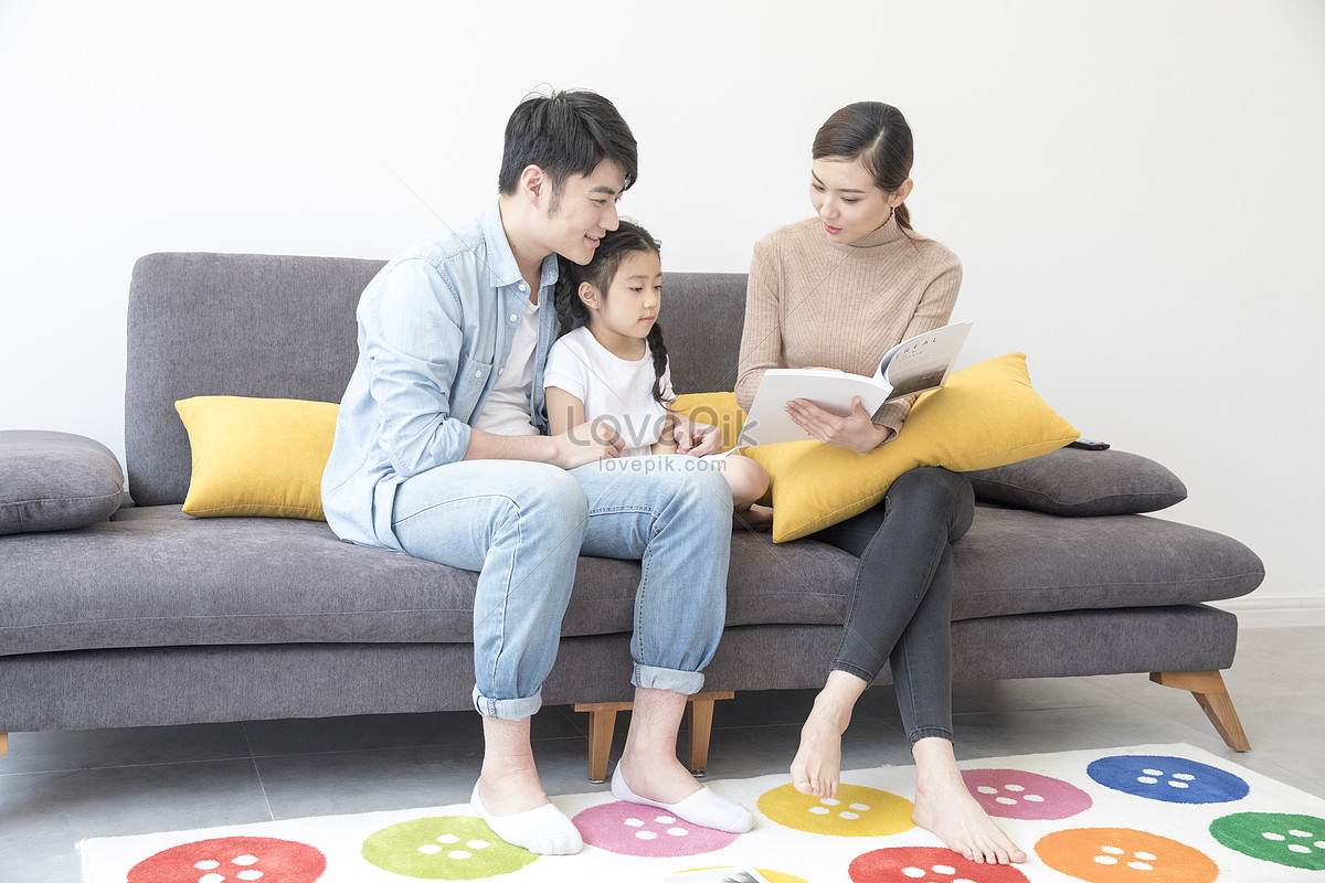 PHÁT ĐỘNG CUỘC THI “GIA ĐÌNH ĐỌC SÁCH – GẮN KẾT YÊU THƯƠNG” NĂM 2025
