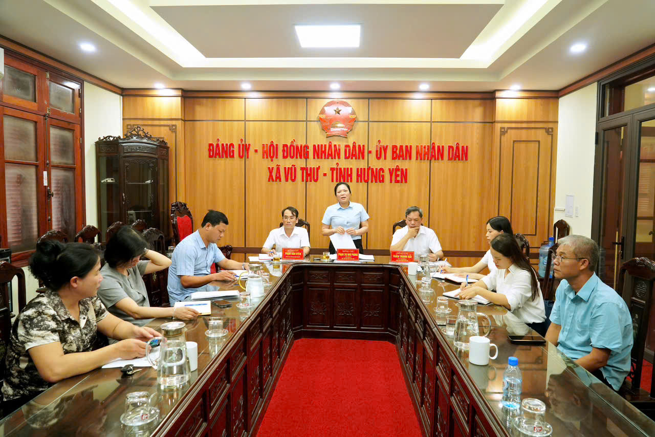 CHIỀU 30/7/2025: THƯỜNG TRỰC ĐẢNG UỶ XÃ VŨ THƯ LÀM VIỆC VỚI TRUNG TÂM CHÍNH TRỊ XÃ