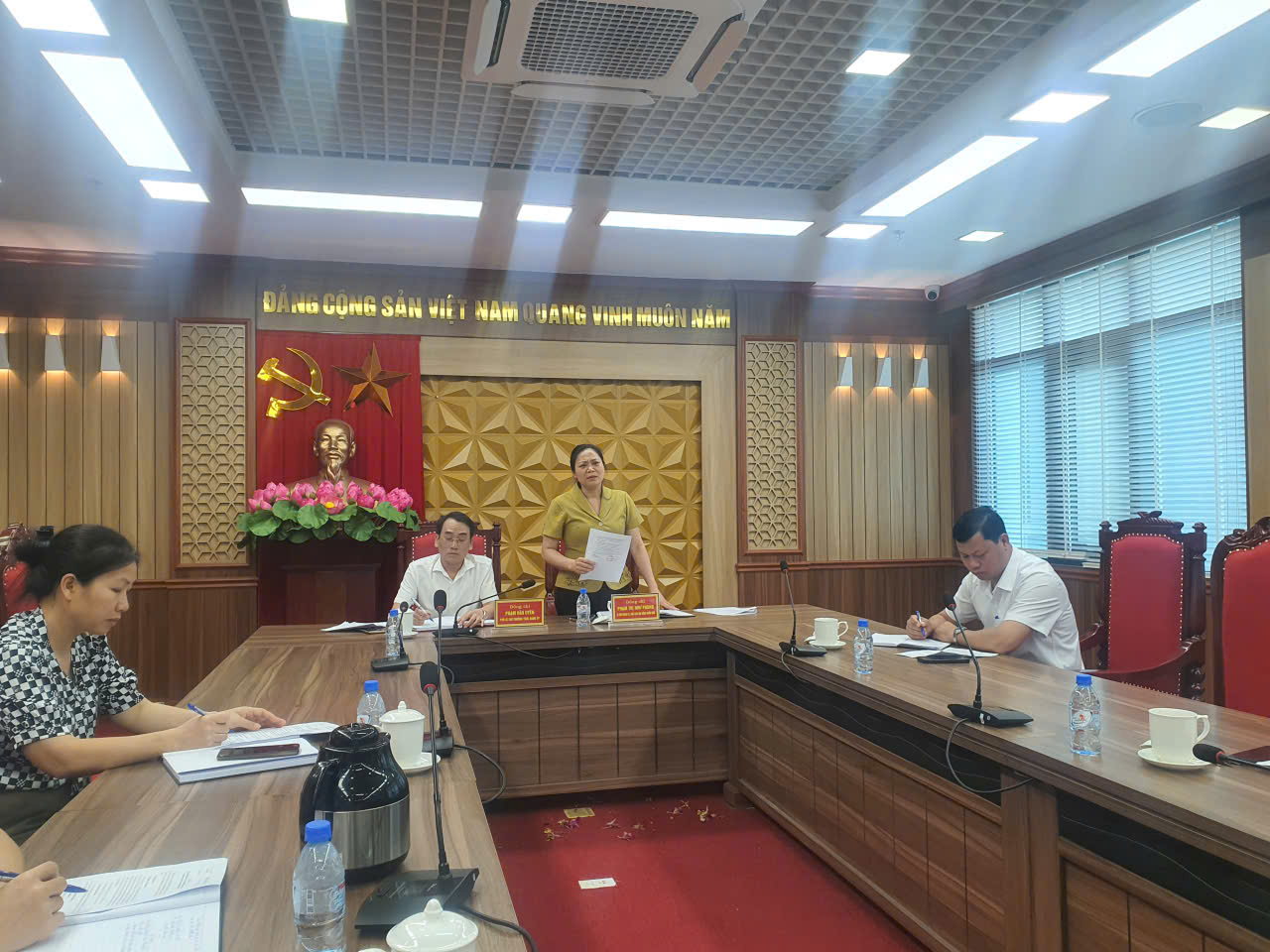 THƯỜNG TRỰC ĐẢNG ỦY XÃ VŨ THƯ LÀM VIỆC VỚI VĂN PHÒNG ĐẢNG ỦY XÃ VỀ TÌNH HÌNH HOẠT ĐỘNG VÀ ĐỊNH HƯỚNG NHIỆM VỤ GIAI ĐOẠN MỚI