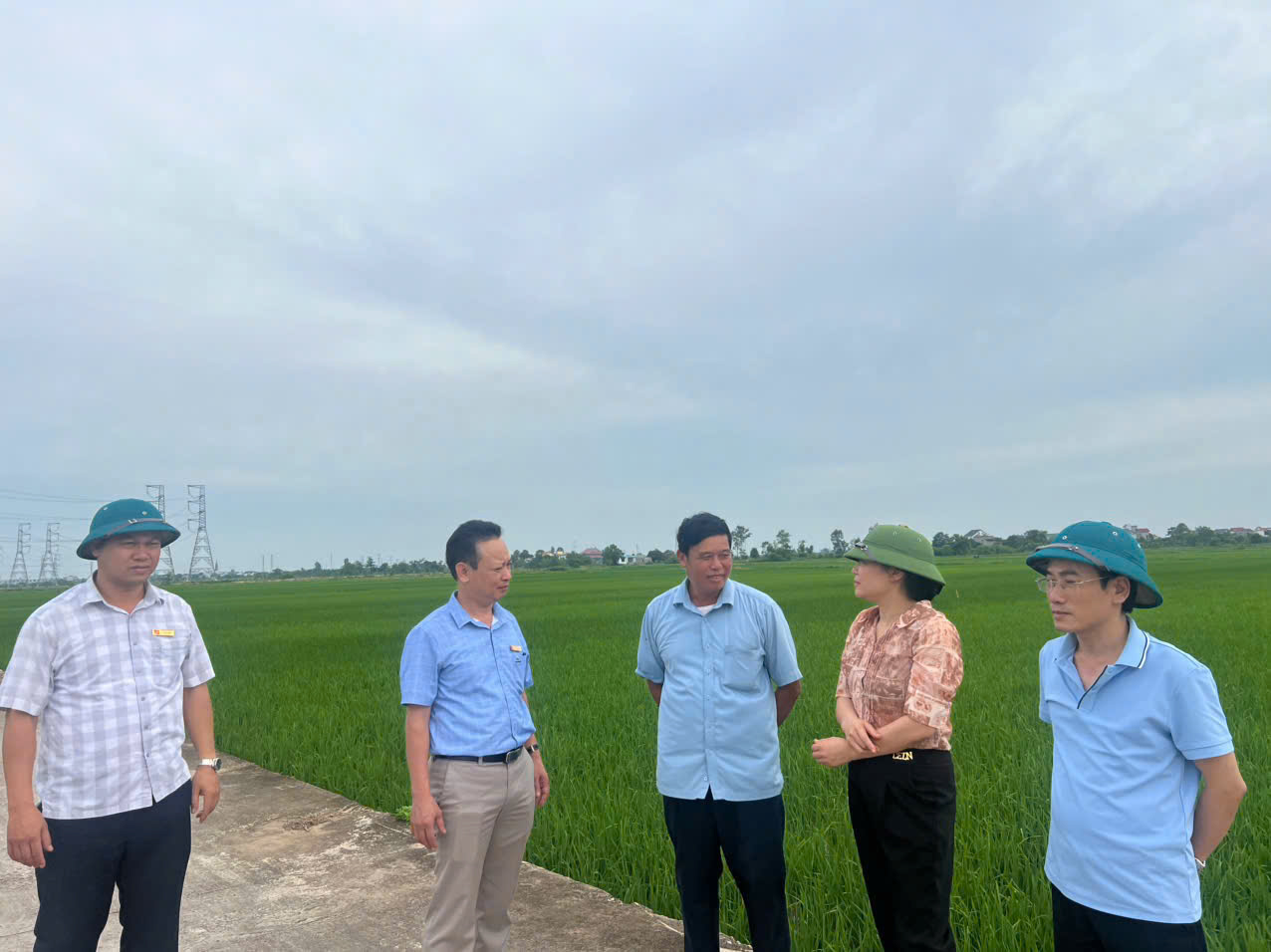 XÃ VŨ THƯ: LÃNH ĐẠO ĐỊA PHƯƠNG KIỂM TRA ĐỒNG RUỘNG, KHẢO SÁT MÔ HÌNH SẢN XUẤT NÔNG NGHIỆP HIỆU QUẢ