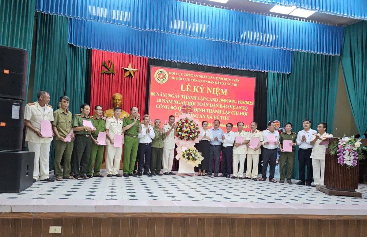 XÃ VŨ THƯ: CHI HỘI CỰU CÔNG AN KỶ NIỆM 80 NĂM NGÀY TRUYỀN THỐNG CAND VÀ 20 NĂM NGÀY HỘI TOÀN DÂN BẢO VỆ ANTQ