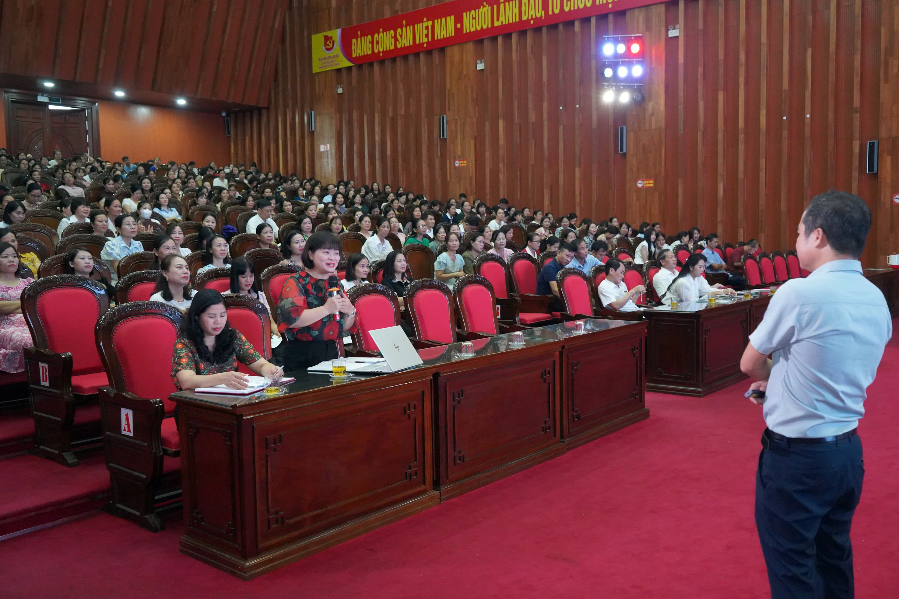 GẦN 500 GIÁO VIÊN XÃ VŨ THƯ THAM DỰ LỚP TẬP HUẤN “NGHỆ THUẬT XÂY DỰNG LỚP HỌC HẠNH PHÚC”