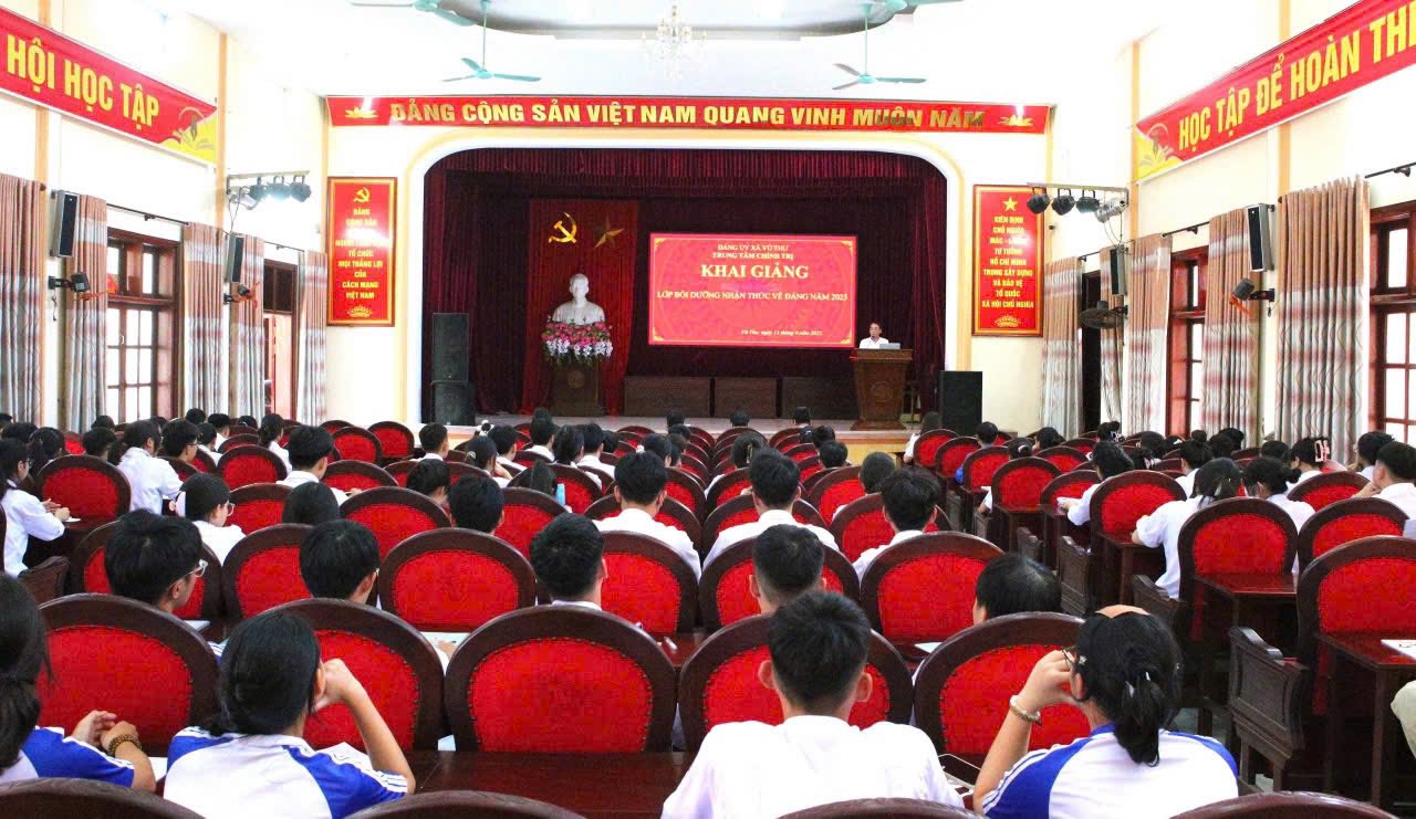 TRUNG TÂM CHÍNH TRỊ XÃ VŨ THƯ KHAI GIẢNG LỚP BỒI DƯỠNG NHẬN THỨC VỀ ĐẢNG CHO 144 HỌC SINH THPT