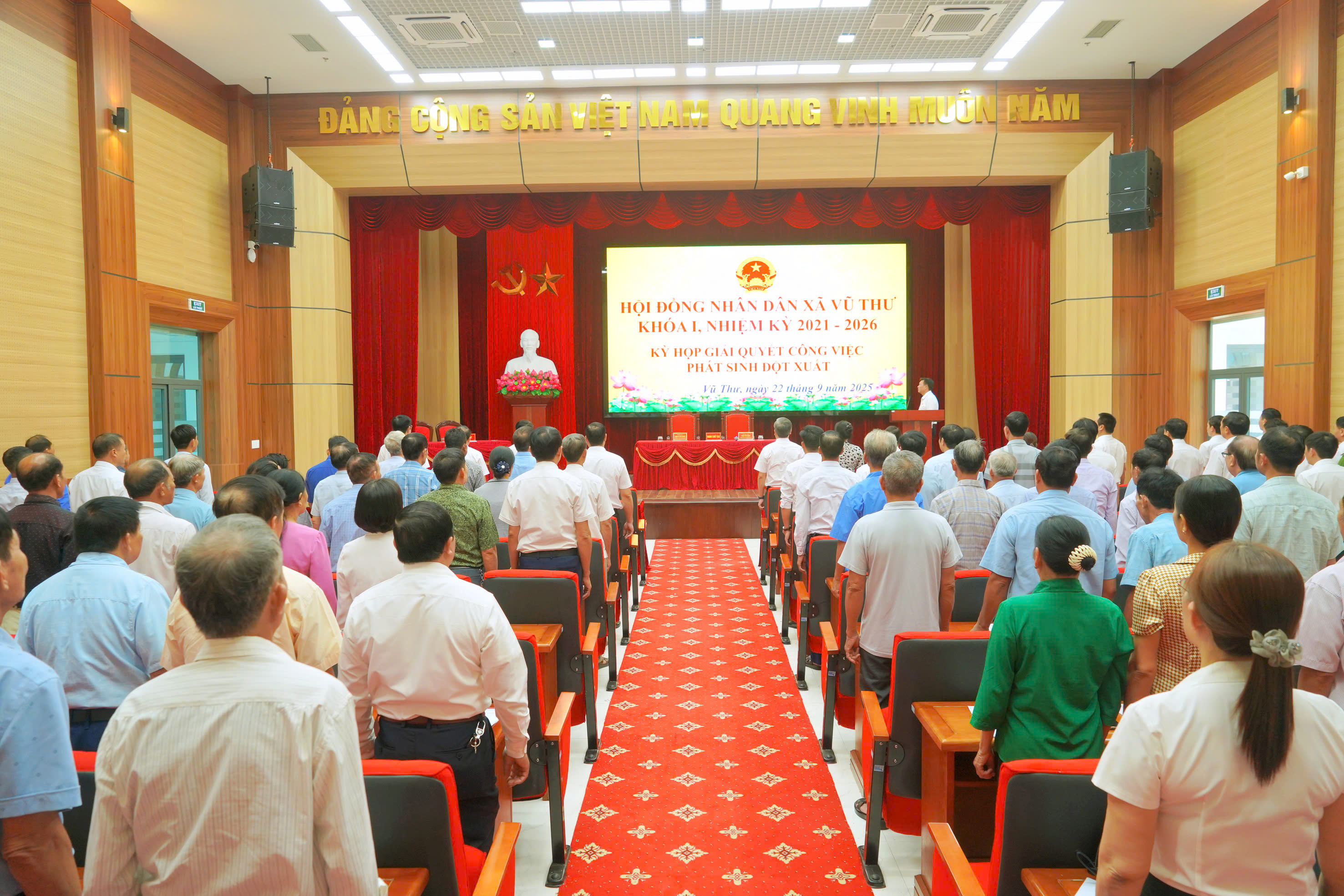 HỘI ĐỒNG NHÂN DÂN XÃ VŨ THƯ TỔ CHỨC KỲ HỌP GIẢI QUYẾT CÔNG VIỆC PHÁT SINH ĐỘT XUẤT