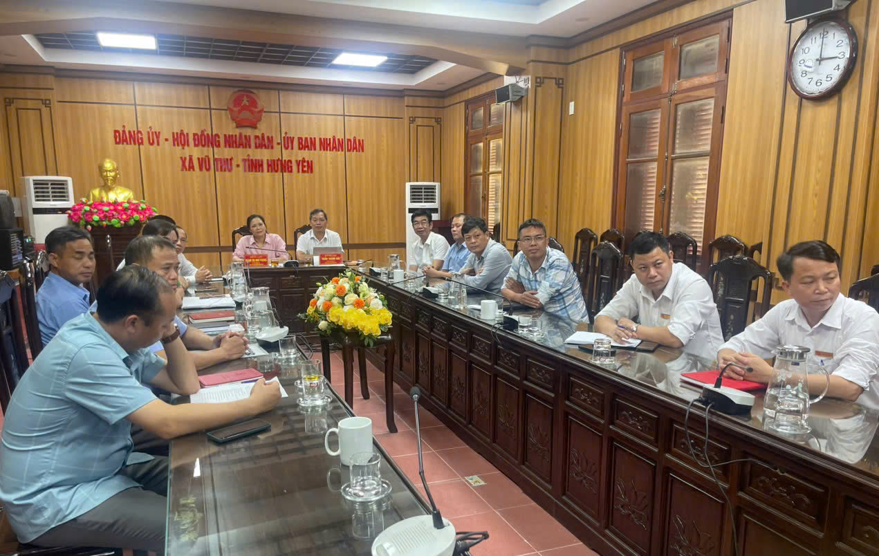 XÃ VŨ THƯ DỰ CUỘC HỌP TRỰC TUYẾN TRIỂN KHAI CÁC BIỆN PHÁP PHÒNG CHỐNG BÃO SỐ 9