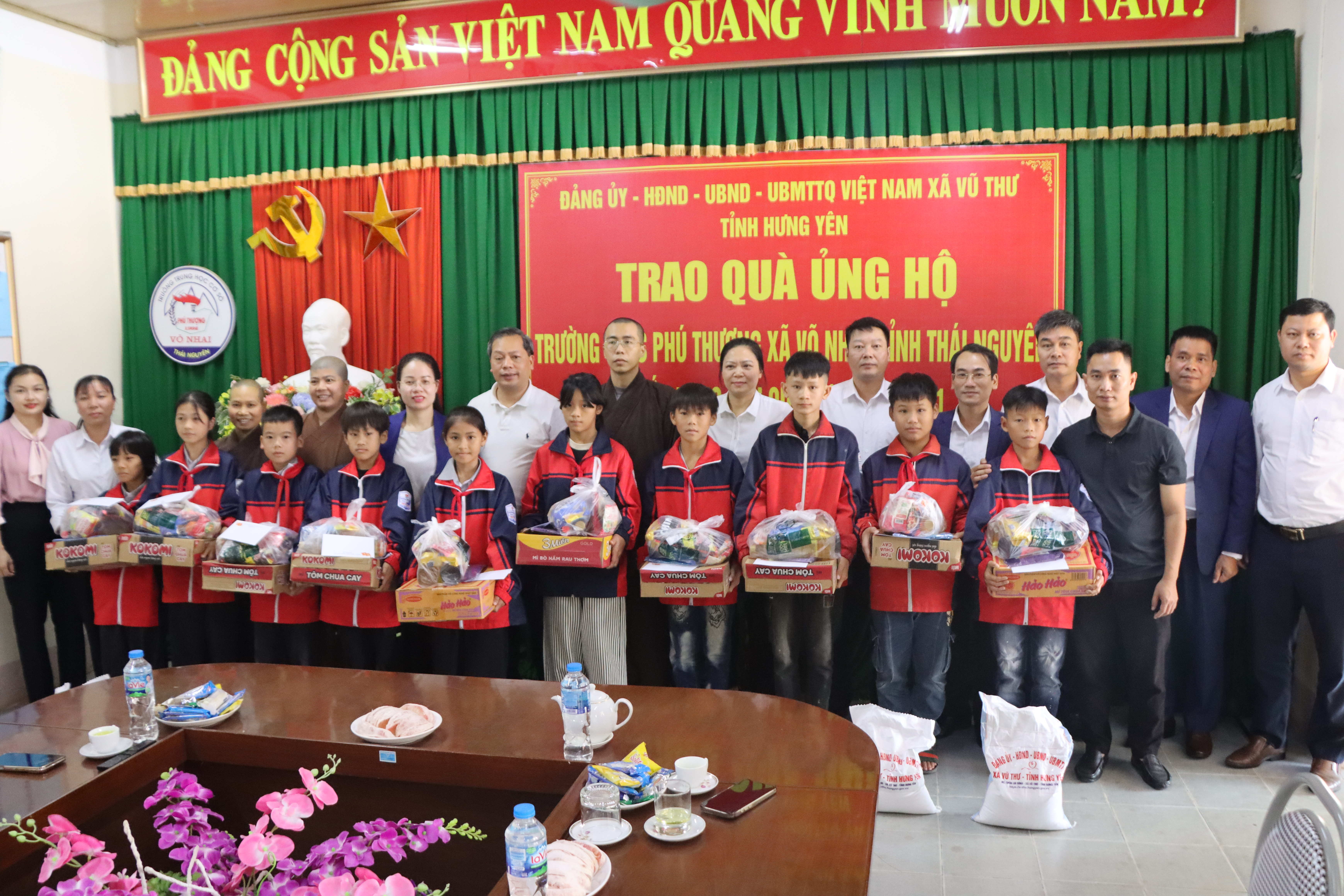 XÃ VŨ THƯ – SAN SẺ YÊU THƯƠNG HƯỚNG VỀ ĐỒNG BÀO CHỊU ẢNH HƯỞNG BÃO LỤT