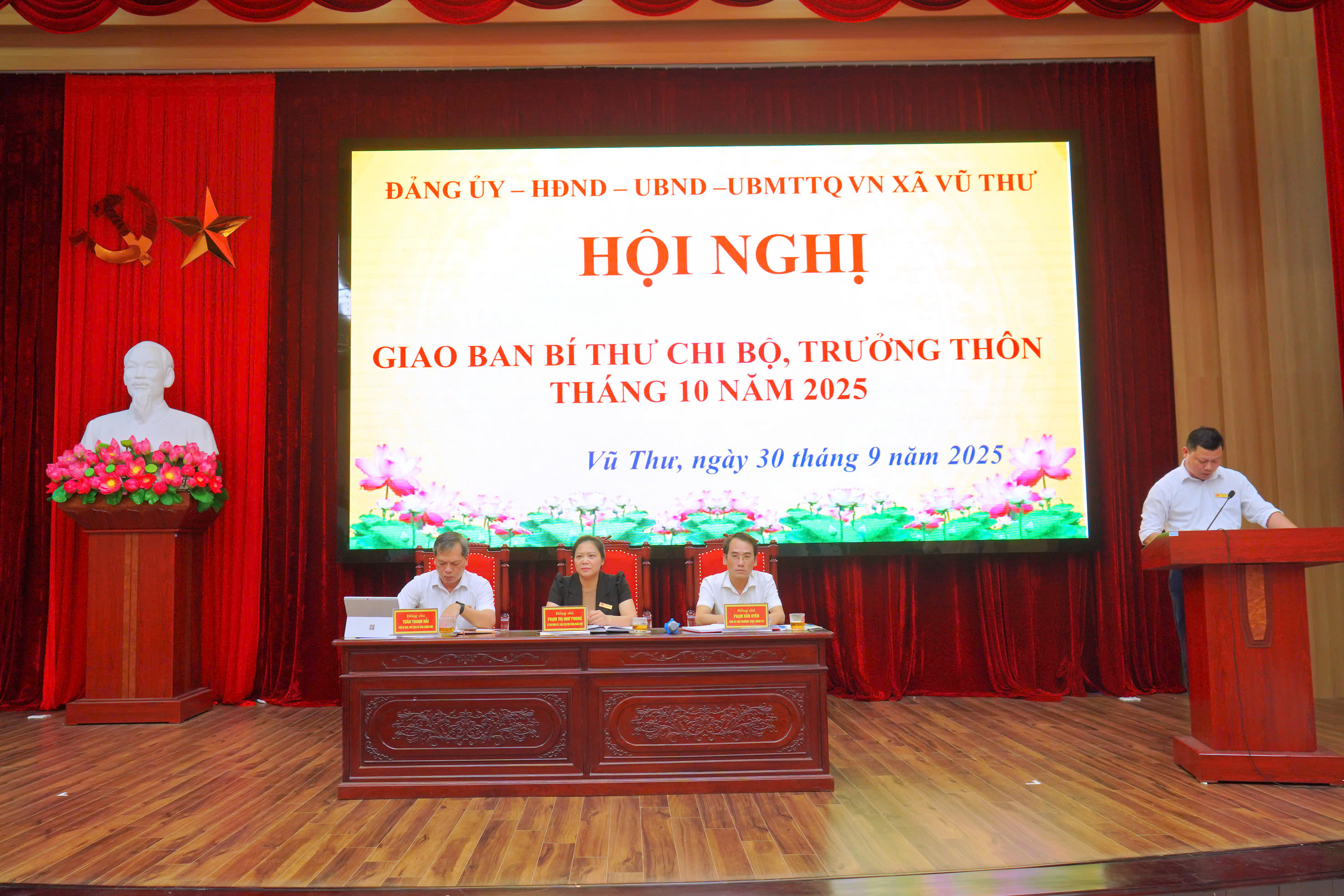 Hội nghị giao ban tháng 10/2025: Gắn kết lãnh đạo xã với cơ sở, thúc đẩy nhiệm vụ chính trị địa phương