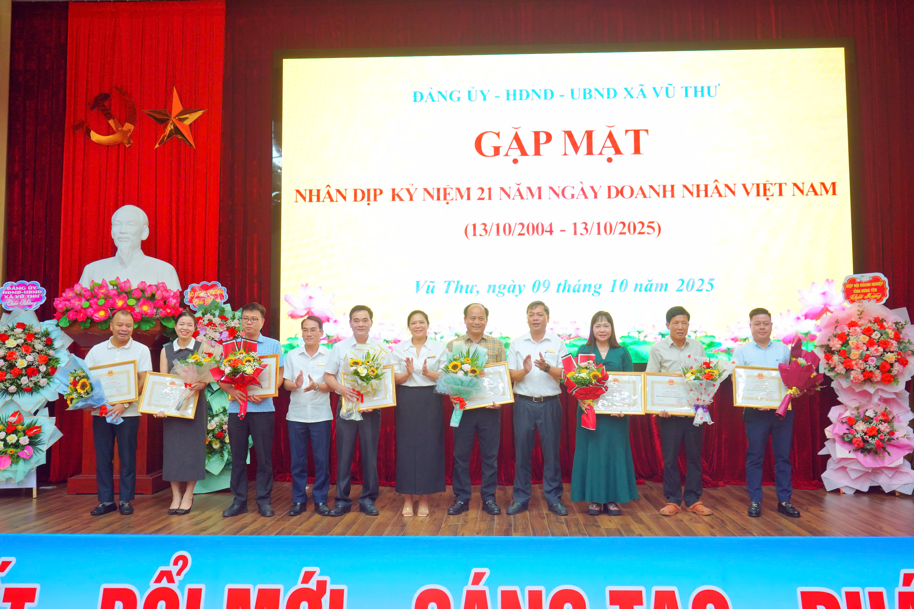Vũ Thư: Gặp mặt và tôn vinh doanh nghiệp nhân Ngày Doanh nhân Việt Nam