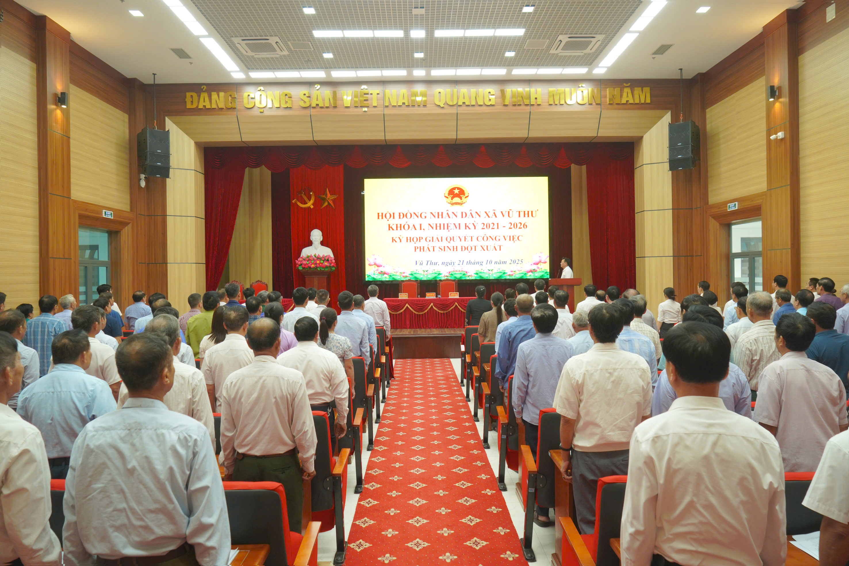 HỘI ĐỒNG NHÂN DÂN XÃ VŨ THƯ THÔNG QUA 04 NGHỊ QUYẾT QUAN TRỌNG TẠI KỲ HỌP GIẢI QUYẾT CÔNG VIỆC PHÁT SINH ĐỘT XUẤT