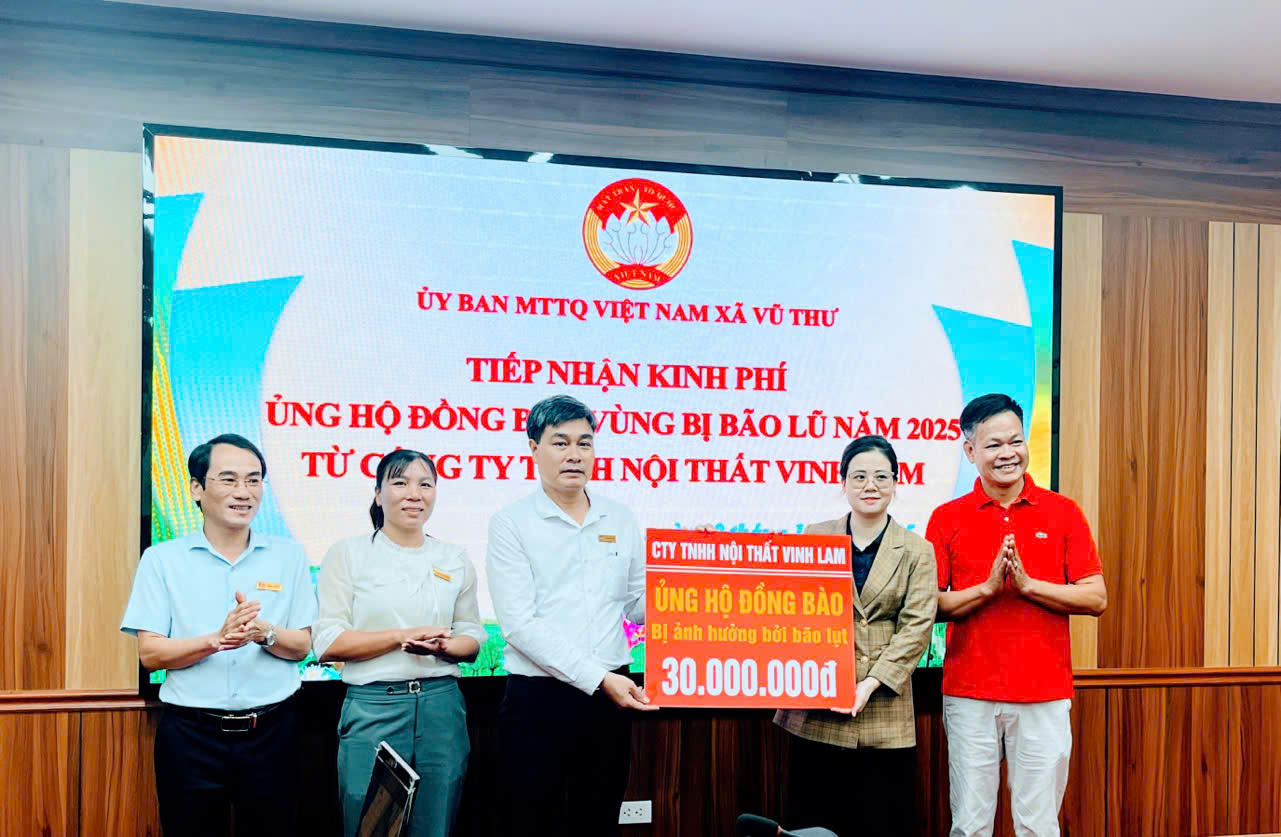 ỦY BAN MẶT TRẬN TỔ QUỐC VIỆT NAM XÃ VŨ THƯ TIẾP NHẬN 30 TRIỆU ĐỒNG ỦNG HỘ ĐỒNG BÀO VÙNG LŨ NĂM 2025