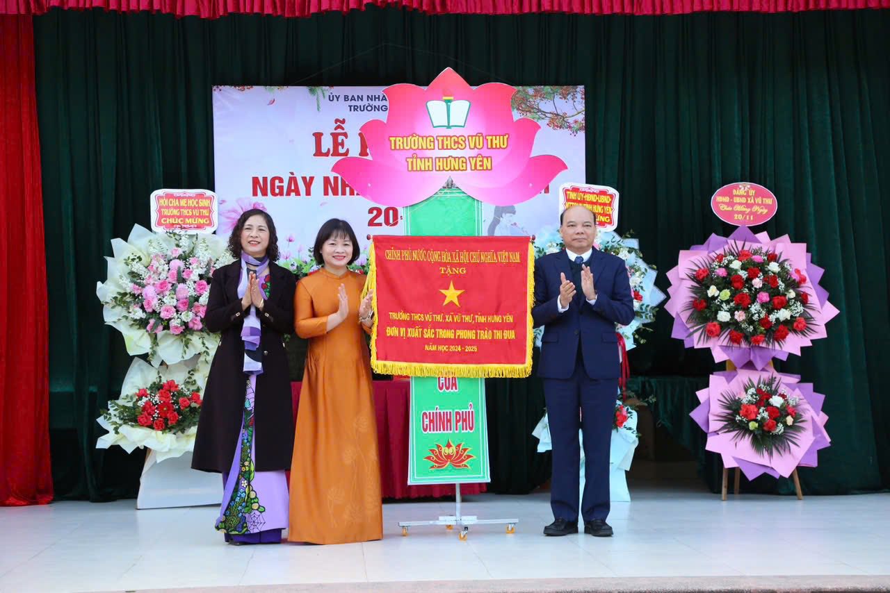 TRƯỜNG THCS VŨ THƯ NHẬN CỜ THI ĐUA CỦA CHÍNH PHỦ TẠI LỄ KỶ NIỆM NGÀY NHÀ GIÁO VIỆT NAM 20/11/2025