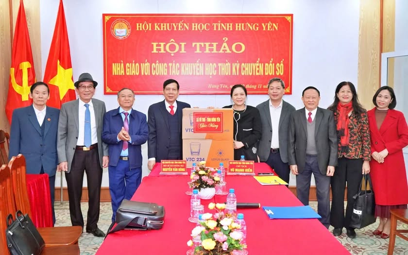 ĐỒNG CHÍ BÍ THƯ ĐẢNG UỶ XÃ VŨ THƯ THAM GIA HỘI THẢO “NHÀ GIÁO VỚI CÔNG TÁC KHUYẾN HỌC”
