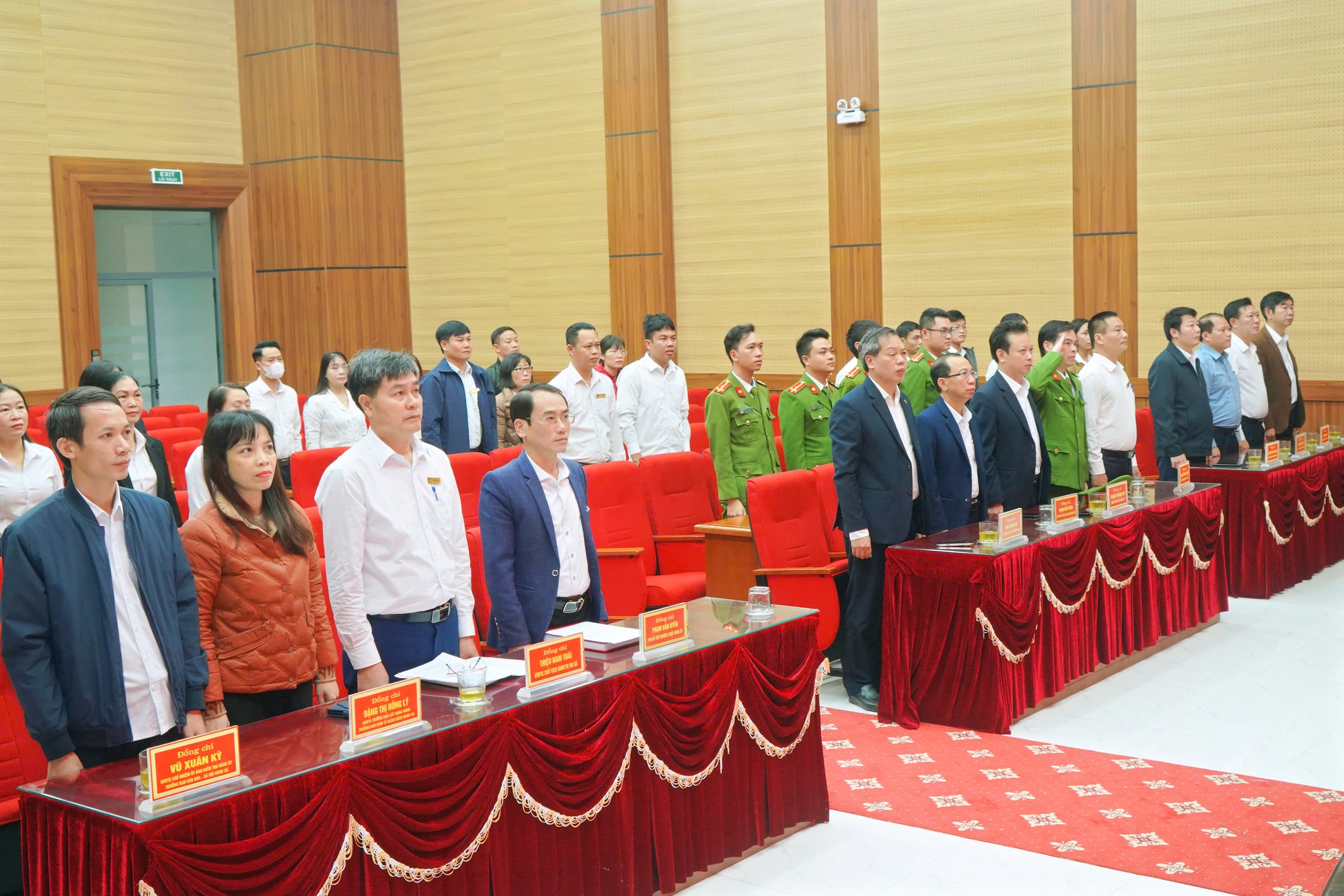 ĐẢNG UỶ XÃ VŨ THƯ TỔ CHỨC CHÀO CỜ ĐẦU TUẦN; THÔNG TIN KẾT QUẢ THỰC HIỆN NHIỆM VỤ CHÍNH TRỊ THÁNG 11/2025