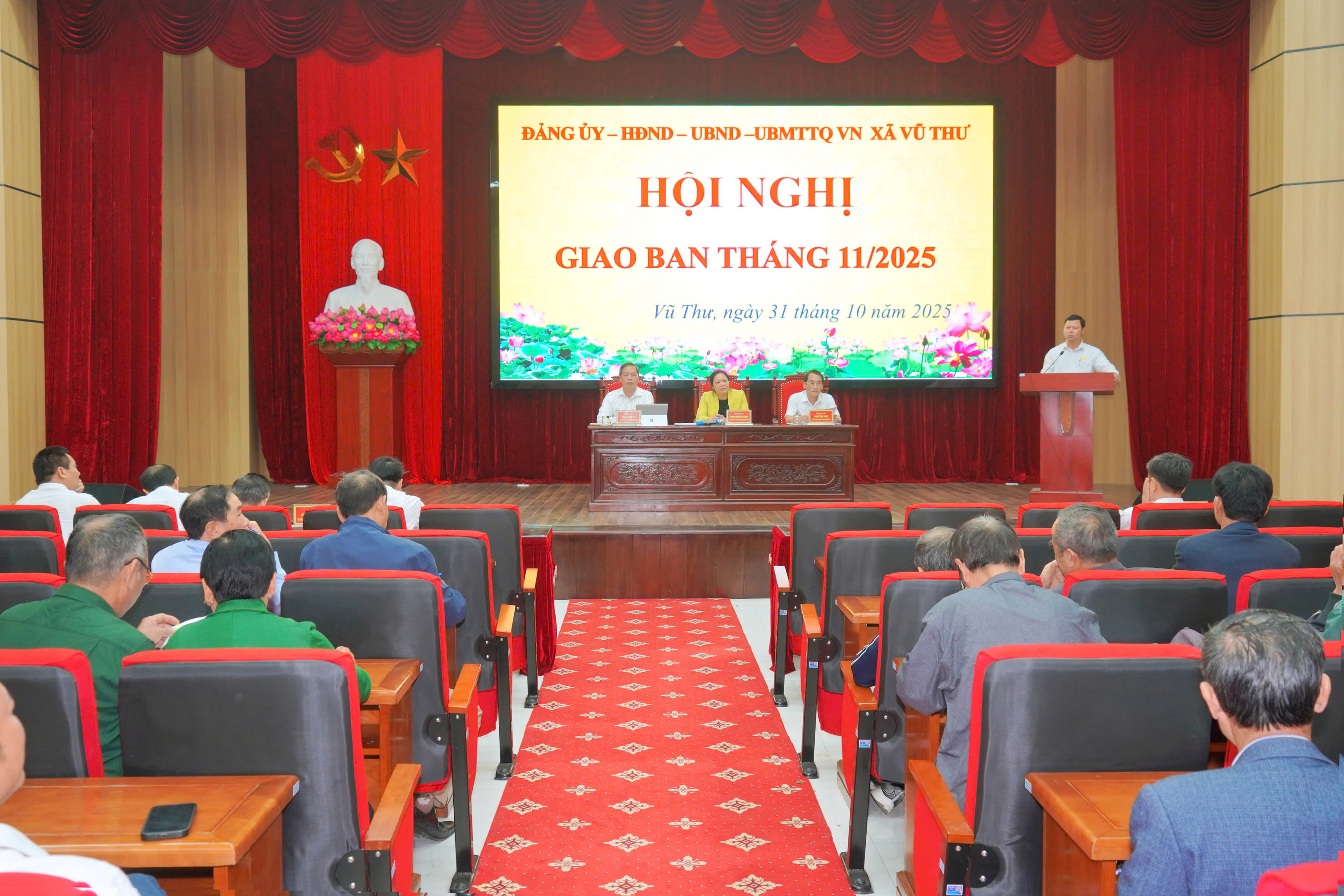 ĐẢNG ỦY XÃ VŨ THƯ TỔ CHỨC HỘI NGHỊ GIAO BAN THÁNG 11 NĂM 2025