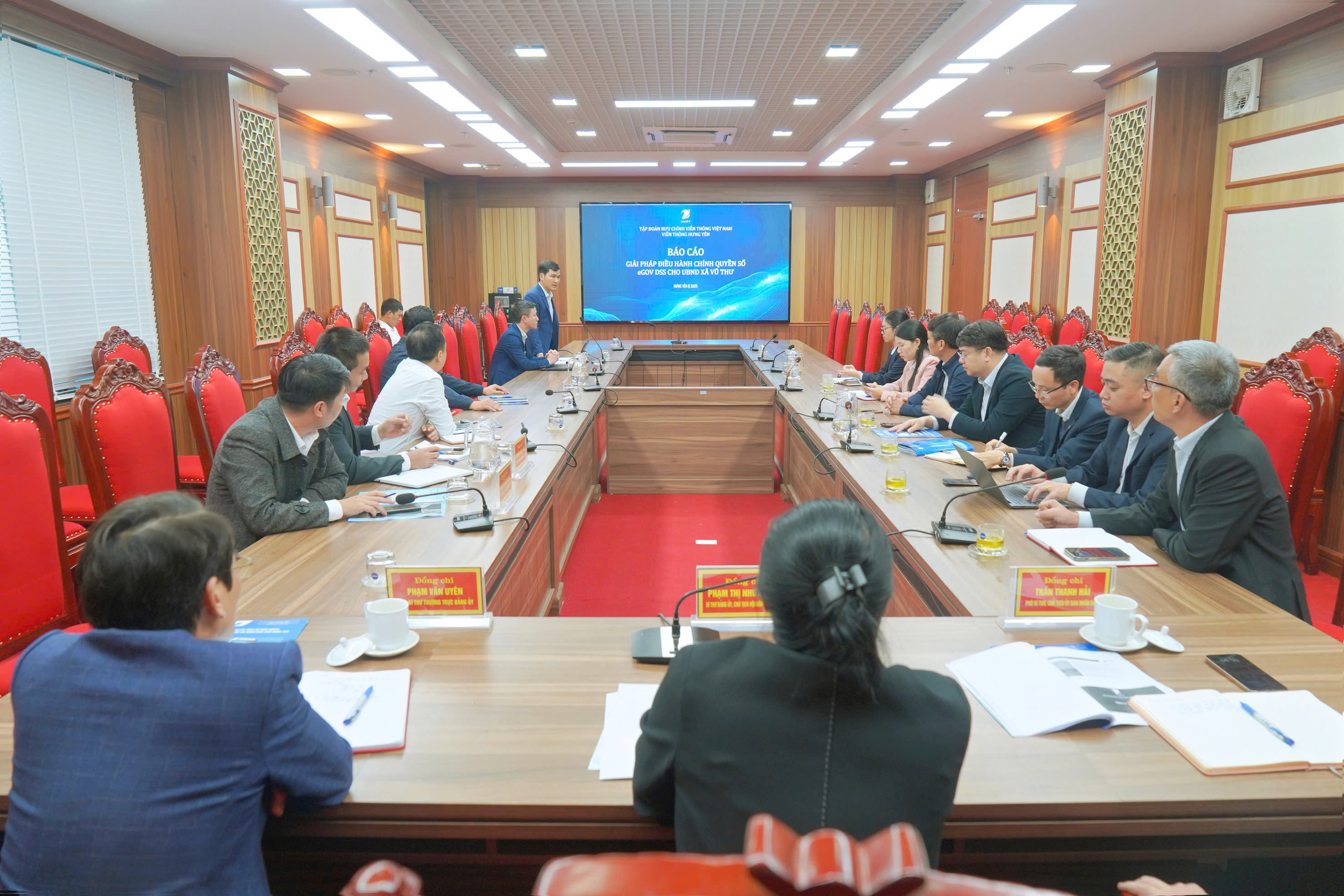 XÃ VŨ THƯ: LÀM VIỆC VỚI VNPT HƯNG YÊN VỂ GIẢI PHÁP ĐIỀU HÀNH CHÍNH QUYỀN SỐ THÔNG MINH