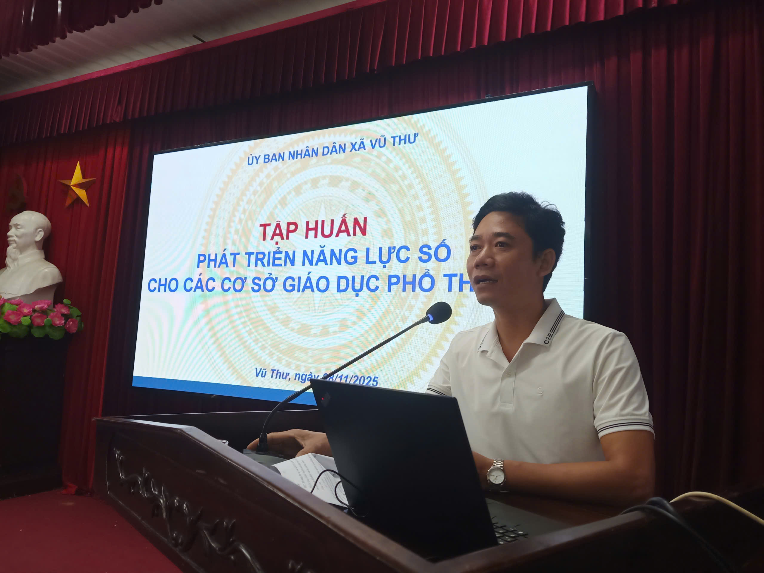 XÃ VŨ THƯ: GẦN 200 GIÁO VIÊN CẤP TIỂU HỌC ĐƯỢC THAM GIA LỚP TẬP HUẤN PHÁT TRIỂN NĂNG LỰC SỐ VÀ GIÁO DỤC KỸ NĂNG CÔNG DÂN SỐ