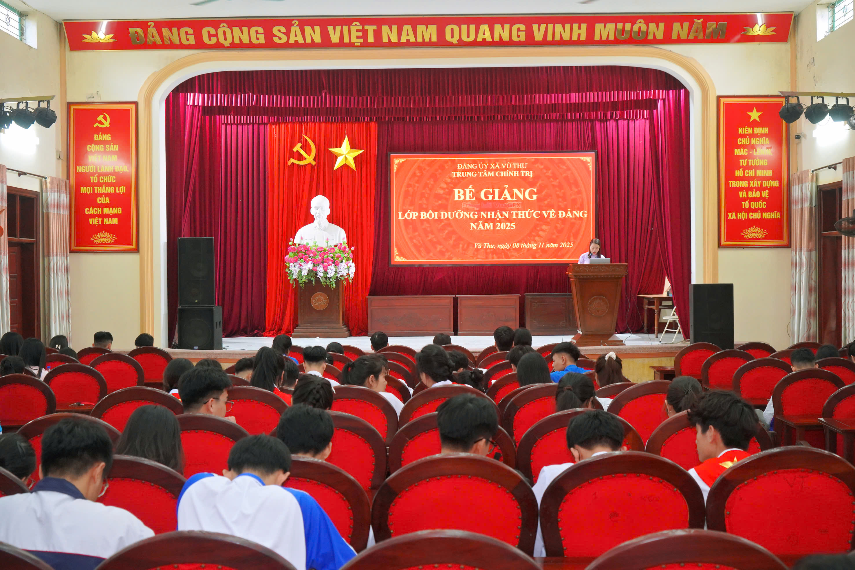 Vũ Thư: 136 học viên hoàn thành lớp nhận thức về Đảng