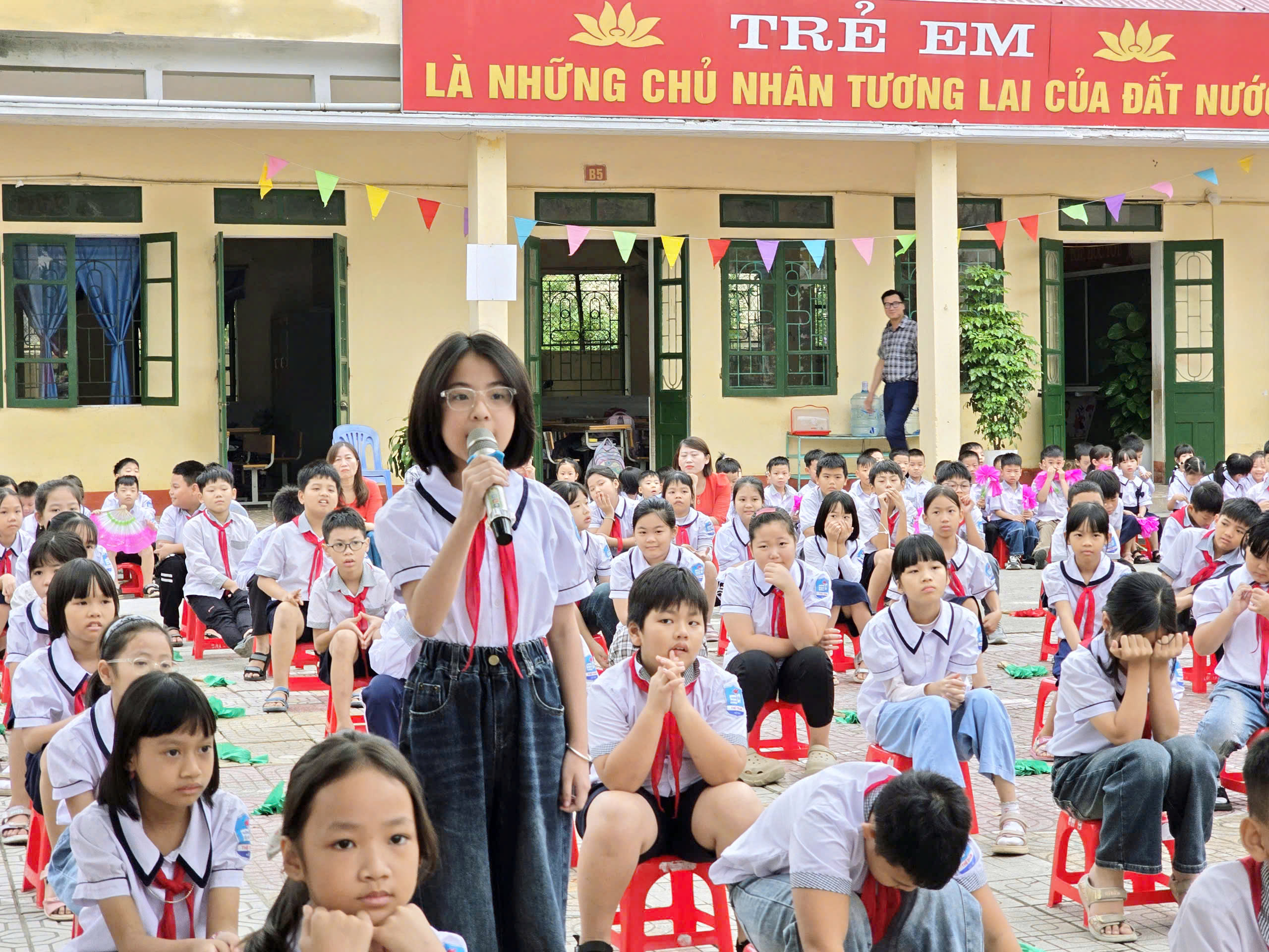 Vũ Thư: Gần 1.000 cán bộ, giáo viên, học sinh Trường Tiểu học Vũ Thư tham gia diễn đàn “Học sinh bày tỏ – Thầy cô lắng nghe”