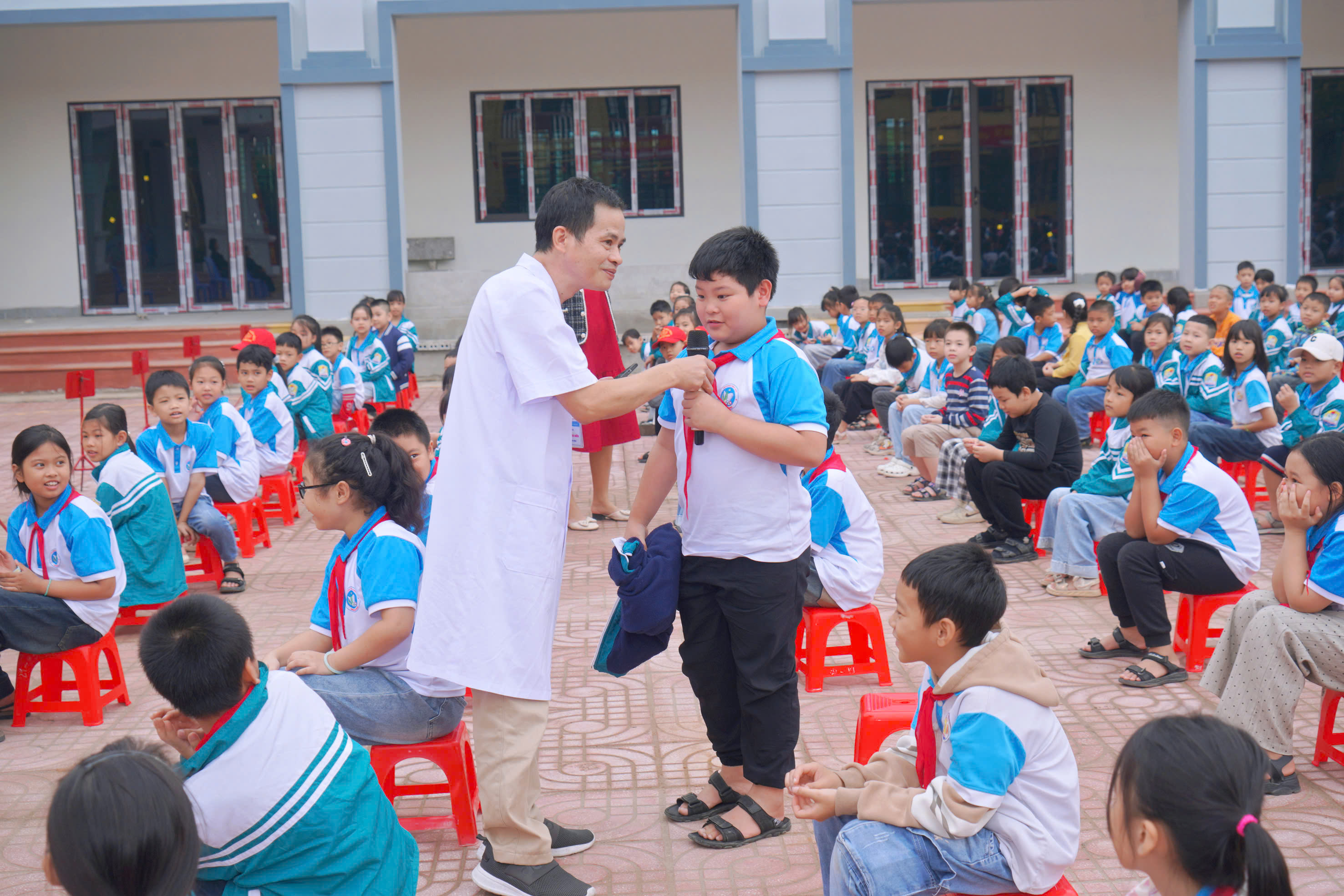 VŨ THƯ: TRUYỀN THÔNG CHƯƠNG TRÌNH Y TẾ HỌC ĐƯỜNG NĂM 2025 TẠI TRƯỜNG TIỂU HỌC MINH QUANG