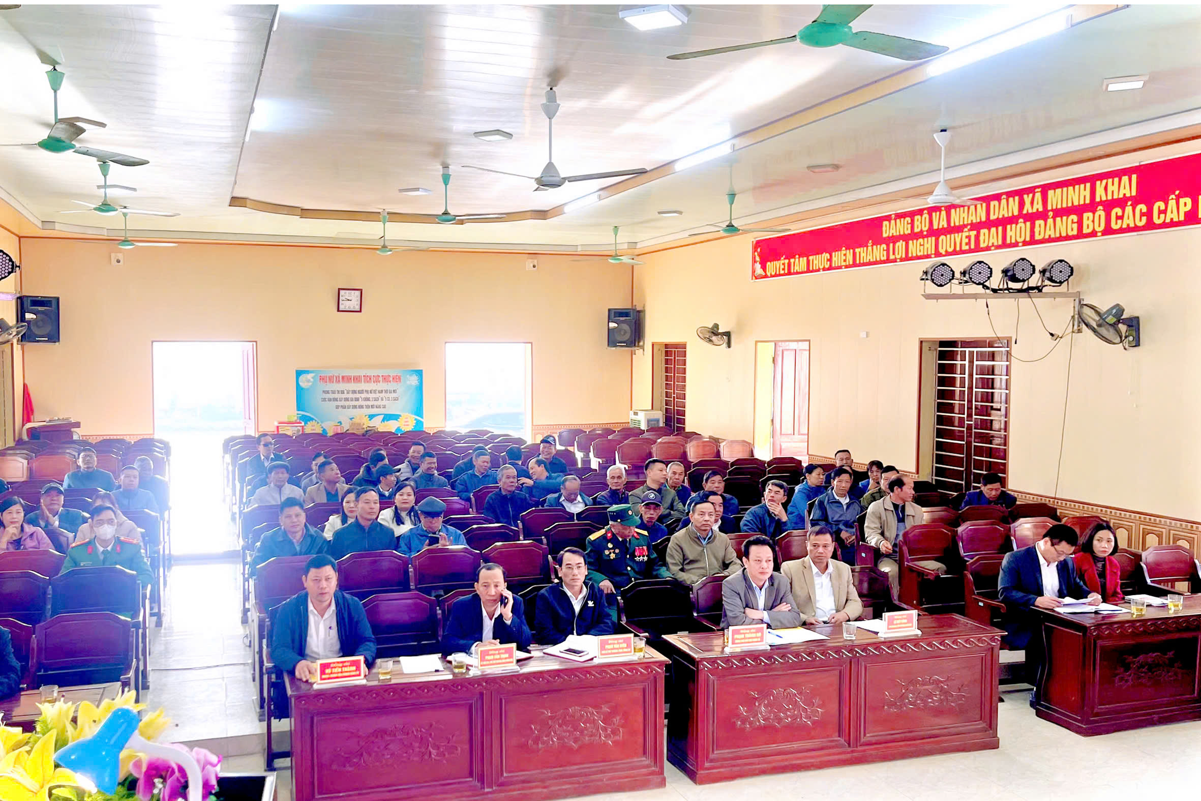 ĐẠI BIỂU HĐND XÃ VŨ THƯ TIẾP XÚC CỬ TRI TRƯỚC KỲ HỌP THƯỜNG LỆ CUỐI NĂM 2025