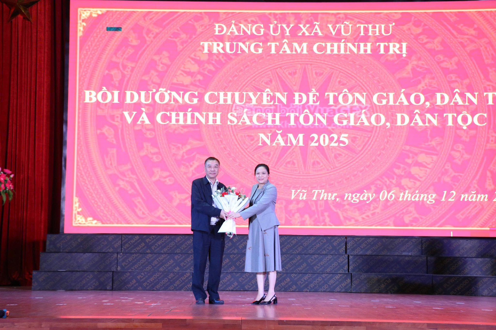 TRUNG TÂM CHÍNH TRỊ XÃ VŨ THƯ TỔ CHỨC BỒI DƯỠNG CHUYÊN ĐỀ “VẤN ĐỀ TÔN GIÁO VÀ CHÍNH SÁCH TÔN GIÁO; VẤN ĐỀ DÂN TỘC VÀ CHÍNH SÁCH DÂN TỘC”