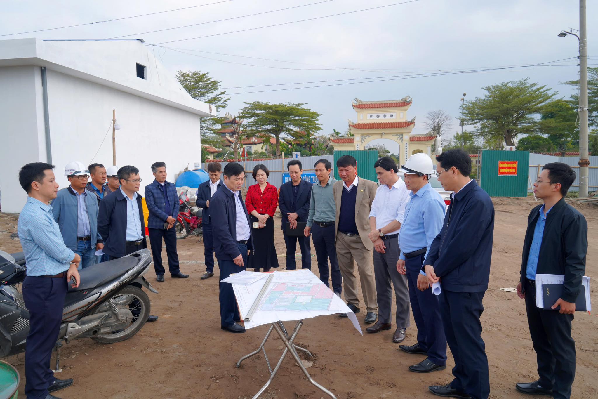 PHÓ CHỦ TỊCH TỈNH KIỂM TRA DỰ ÁN KHU THỰC NGHIỆM SINH HỌC CÔNG NGHỆ CAO TẠI XÃ VŨ THƯ