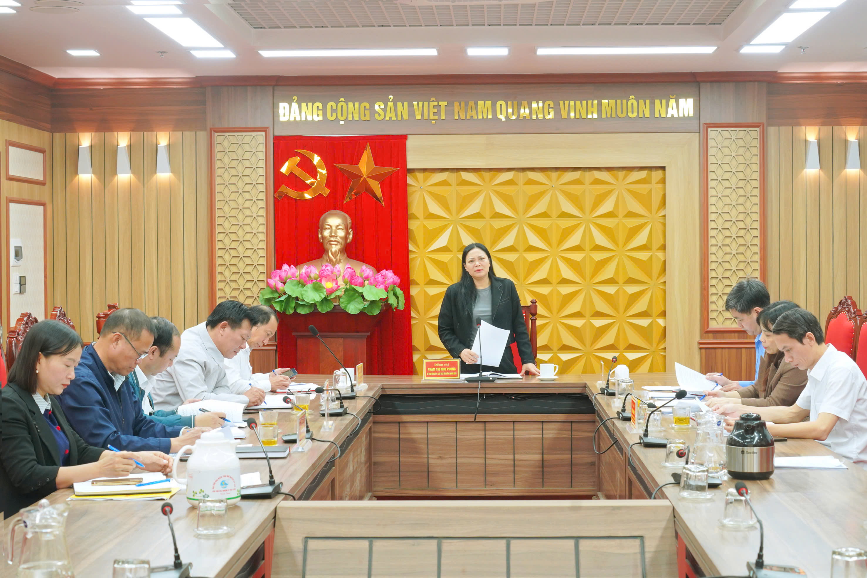 THƯỜNG TRỰC HỘI ĐỒNG NHÂN DÂN XÃ VŨ THƯ GIAO BAN CÔNG TÁC THÁNG 12