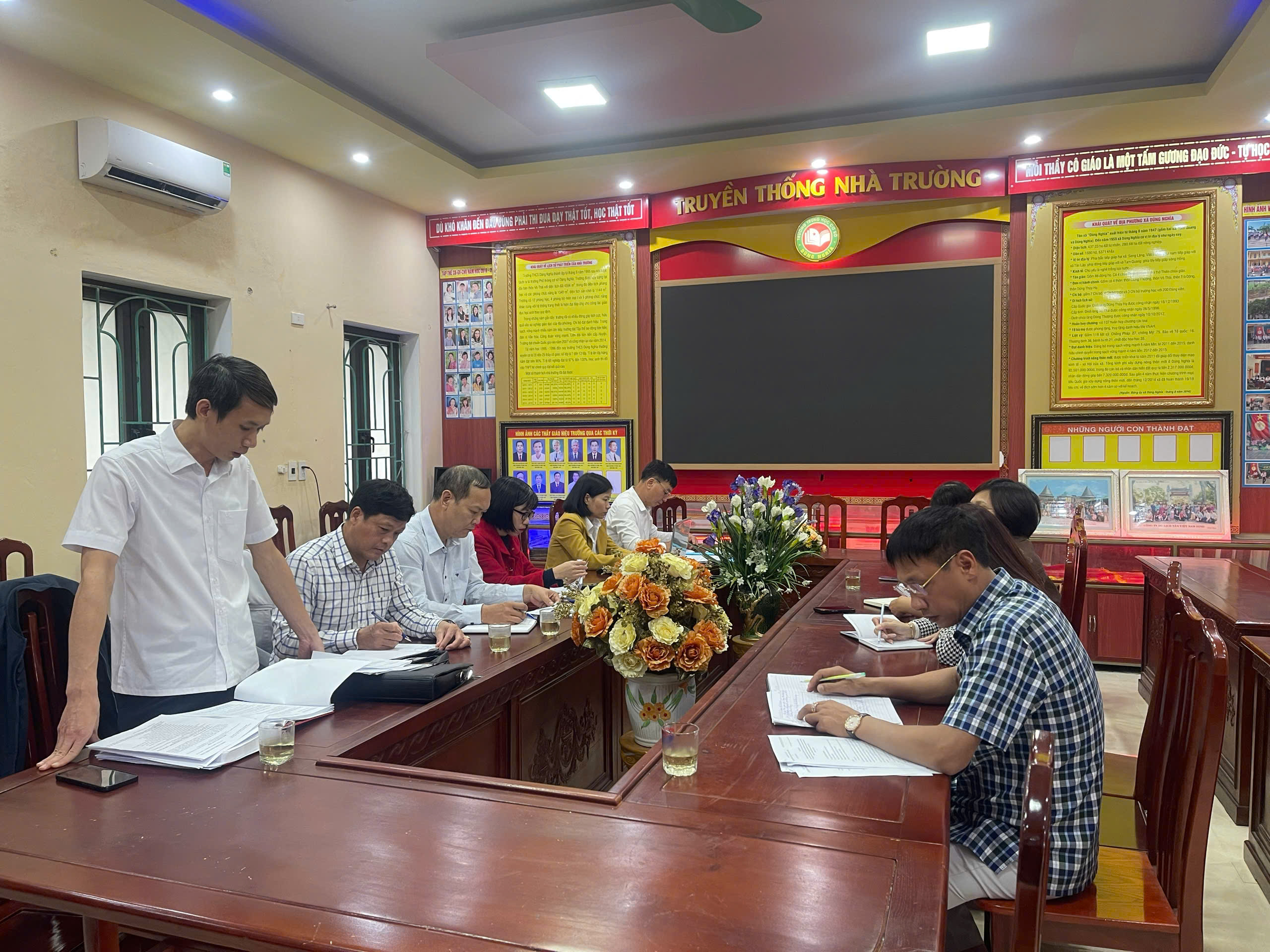 ĐOÀN GIÁM SÁT ĐẢNG ỦY KIỂM TRA CÔNG TÁC TẠI 3 CHI BỘ TRƯỜNG HỌC TRÊN ĐỊA BÀN XÃ