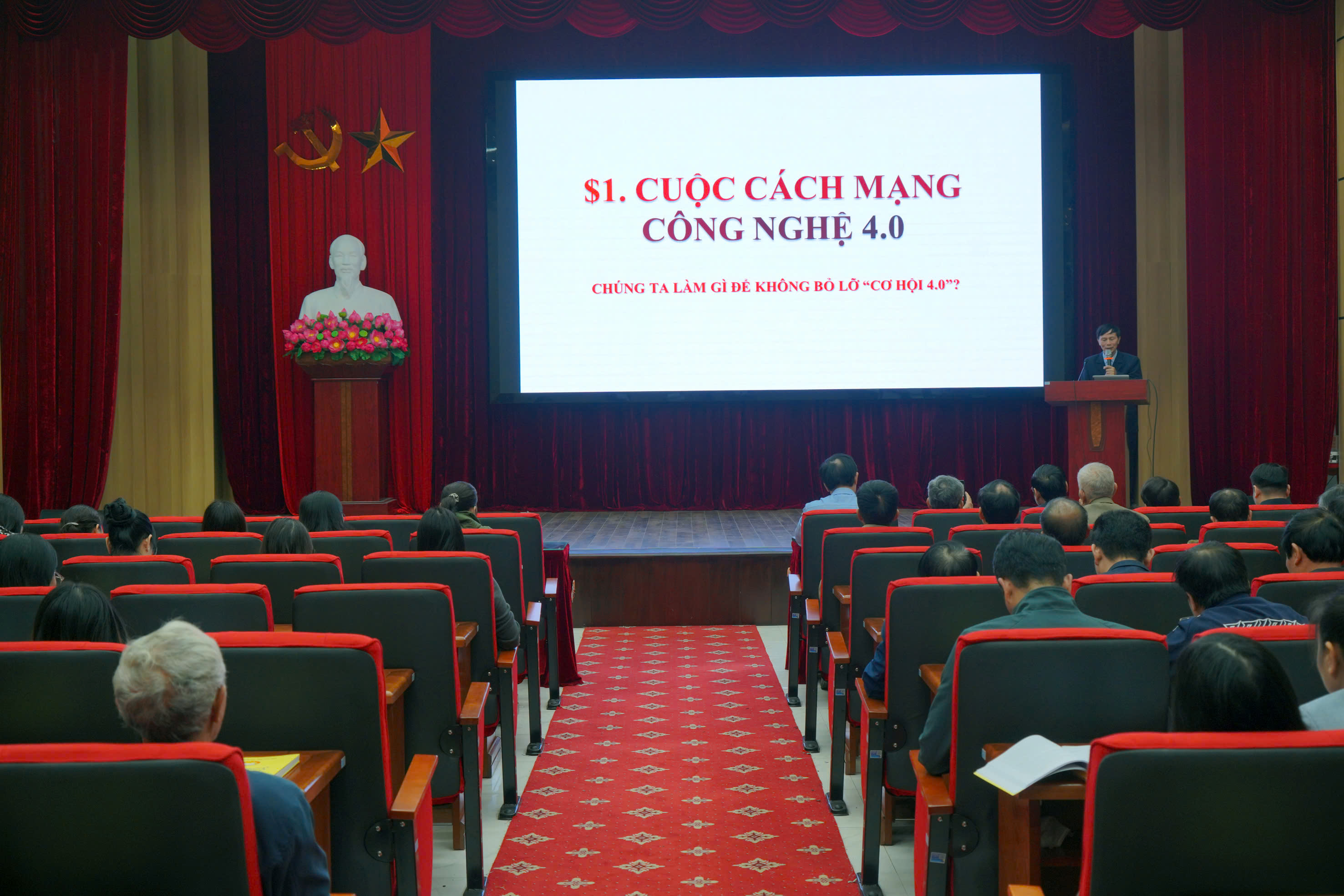 CỤM KHUYẾN HỌC SỐ 12 TỔ CHỨC HỘI NGHỊ TẬP HUẤN ĐỔI MỚI TRUNG TÂM HỌC TẬP CỘNG ĐỒNG TRÊN NỀN TẢNG SỐ, THÚC ĐẨY HỌC TẬP SUỐT ĐỜI VÀ MỘT SỐ NỘI DUNG NGHIỆP VỤ CÔNG TÁC KHUYẾN HỌC