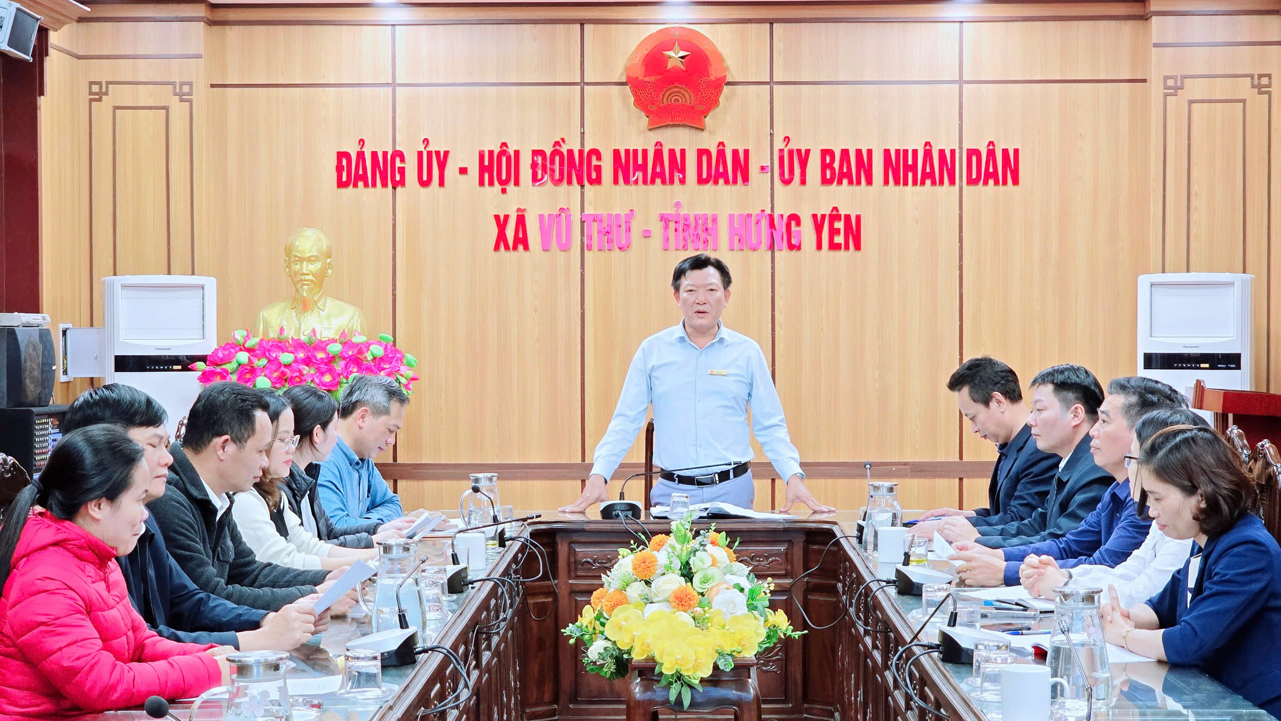 KIỂM ĐIỂM ĐÁNH GIÁ XẾP LOẠI CHẤT LƯỢNG TỔ CHỨC ĐẢNG, ĐẢNG VIÊN NĂM 2025, CHI BỘ VĂN PHÒNG HĐND VÀ UBND XÃ THỐNG NHẤT BIỂU QUYẾT HOÀN THÀNH XSNV