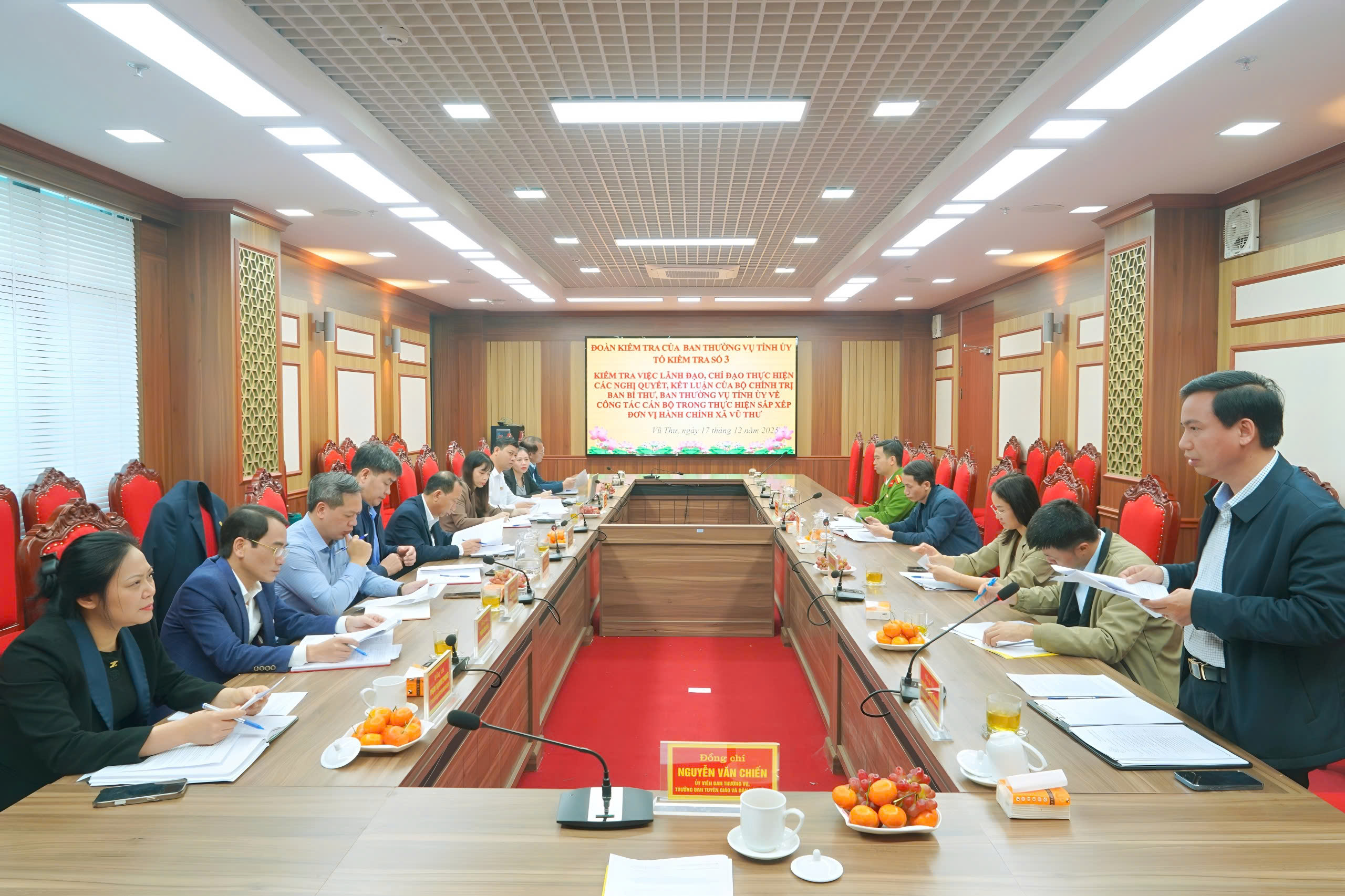 KIỂM TRA CÔNG TÁC CÁN BỘ KHI SẮP XẾP ĐƠN VỊ HÀNH CHÍNH TẠI XÃ VŨ THƯ