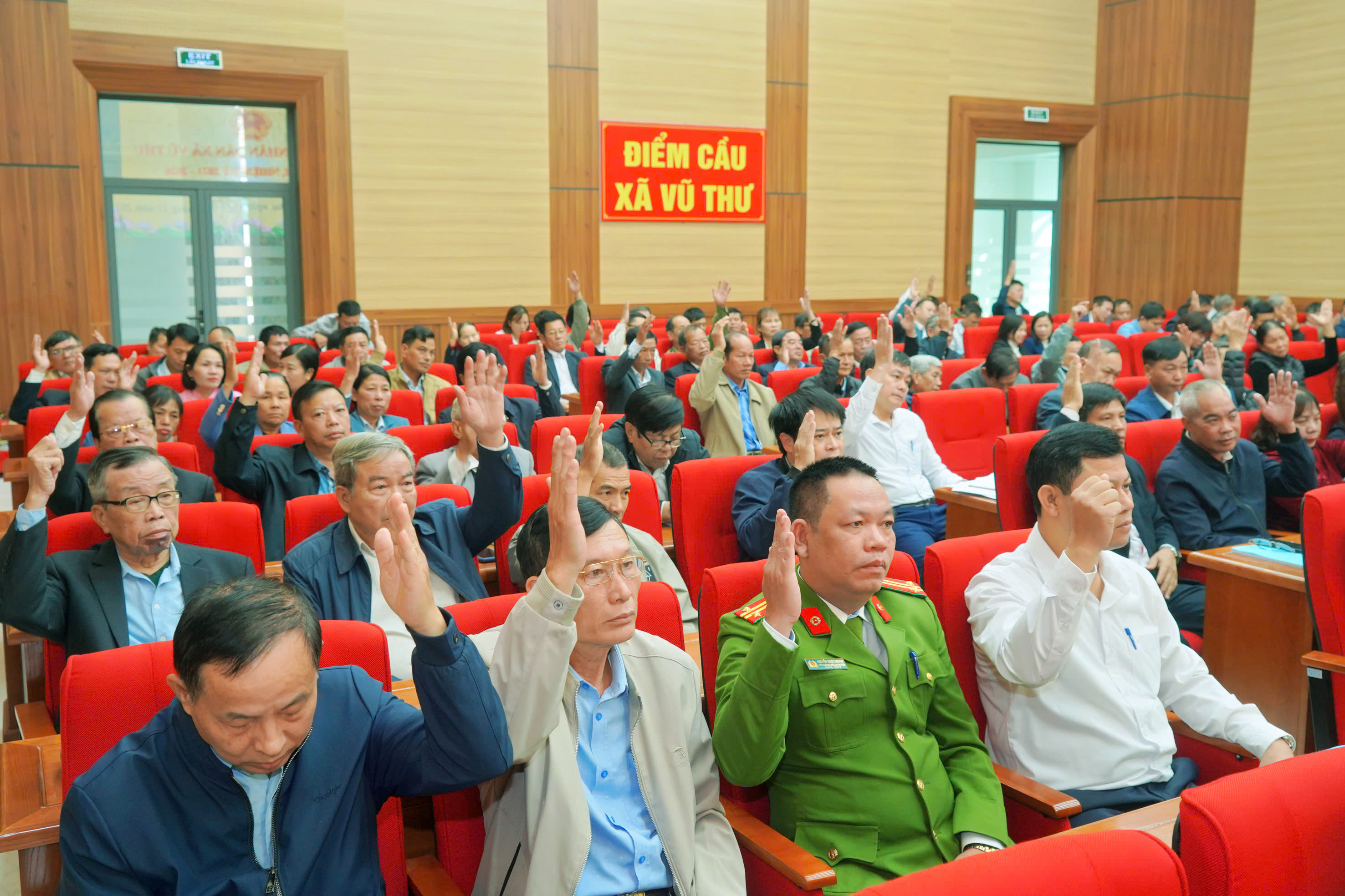 HĐND XÃ VŨ THƯ THÔNG QUA 05 NGHỊ QUYẾT QUAN TRỌNG TẠI KỲ HỌP THƯỜNG LỆ CUỐI NĂM 2025