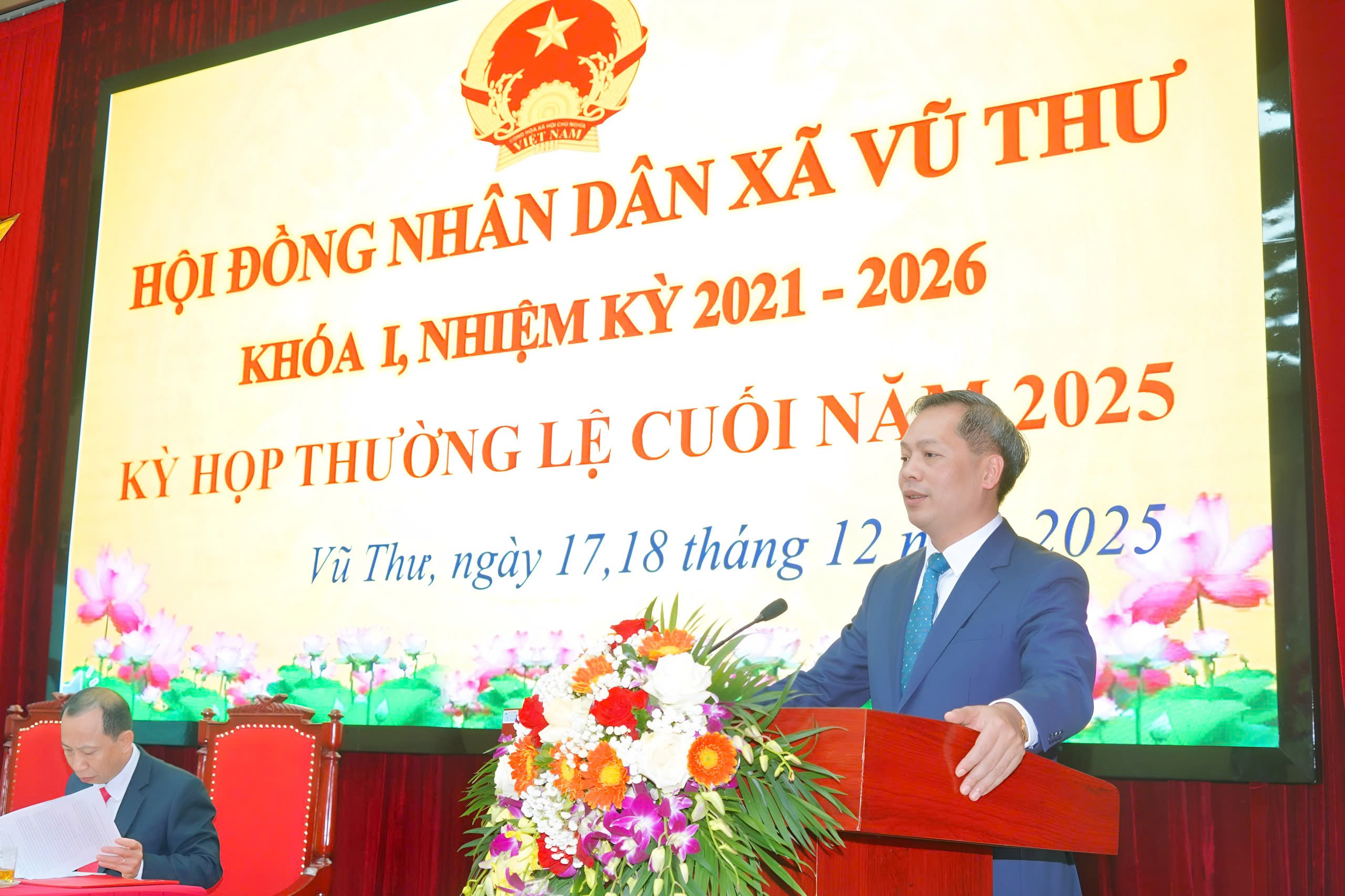 CHỦ TỊCH UBND XÃ VŨ THƯ PHÁT BIỂU GIẢI TRÌNH, LÀM RÕ MỘT SỐ NỘI DUNG ĐẠI BIỂU HĐND, CỬ TRI VÀ NHÂN DÂN QUAN TÂM