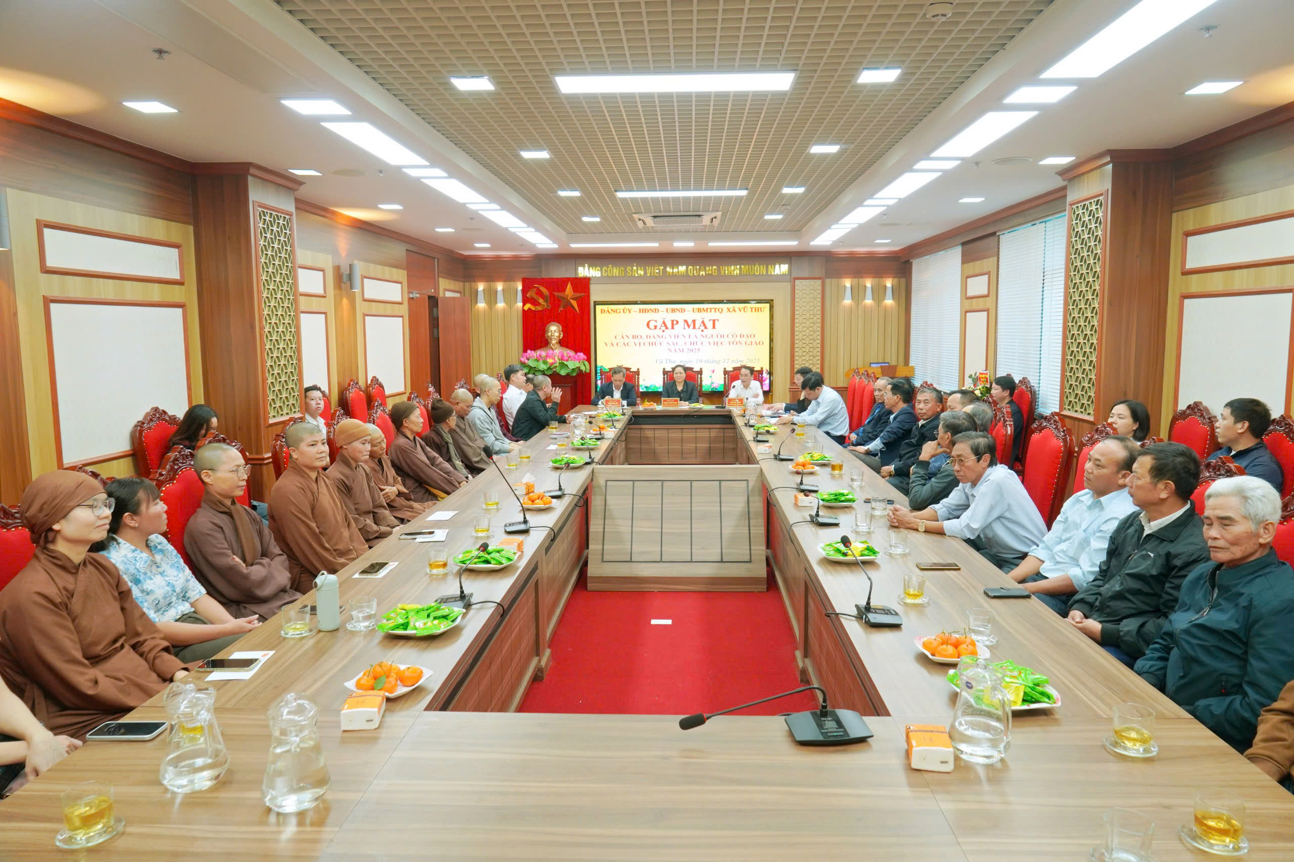 XÃ VŨ THƯ GẶP MẶT CÁN BỘ, ĐẢNG VIÊN LÀ NGƯỜI CÓ ĐẠO; CHỨC SẮC, CHỨC VIỆC TÔN GIÁO NĂM 2025