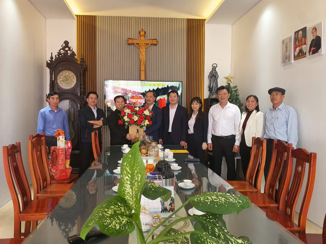 XÃ VŨ THƯ TỔ CHỨC CHÚC MỪNG CÁC CƠ SỞ CÔNG GIÁO NHÂN DỊP LỄ THIÊN CHÚA GIÁNG SINH NĂM 2025