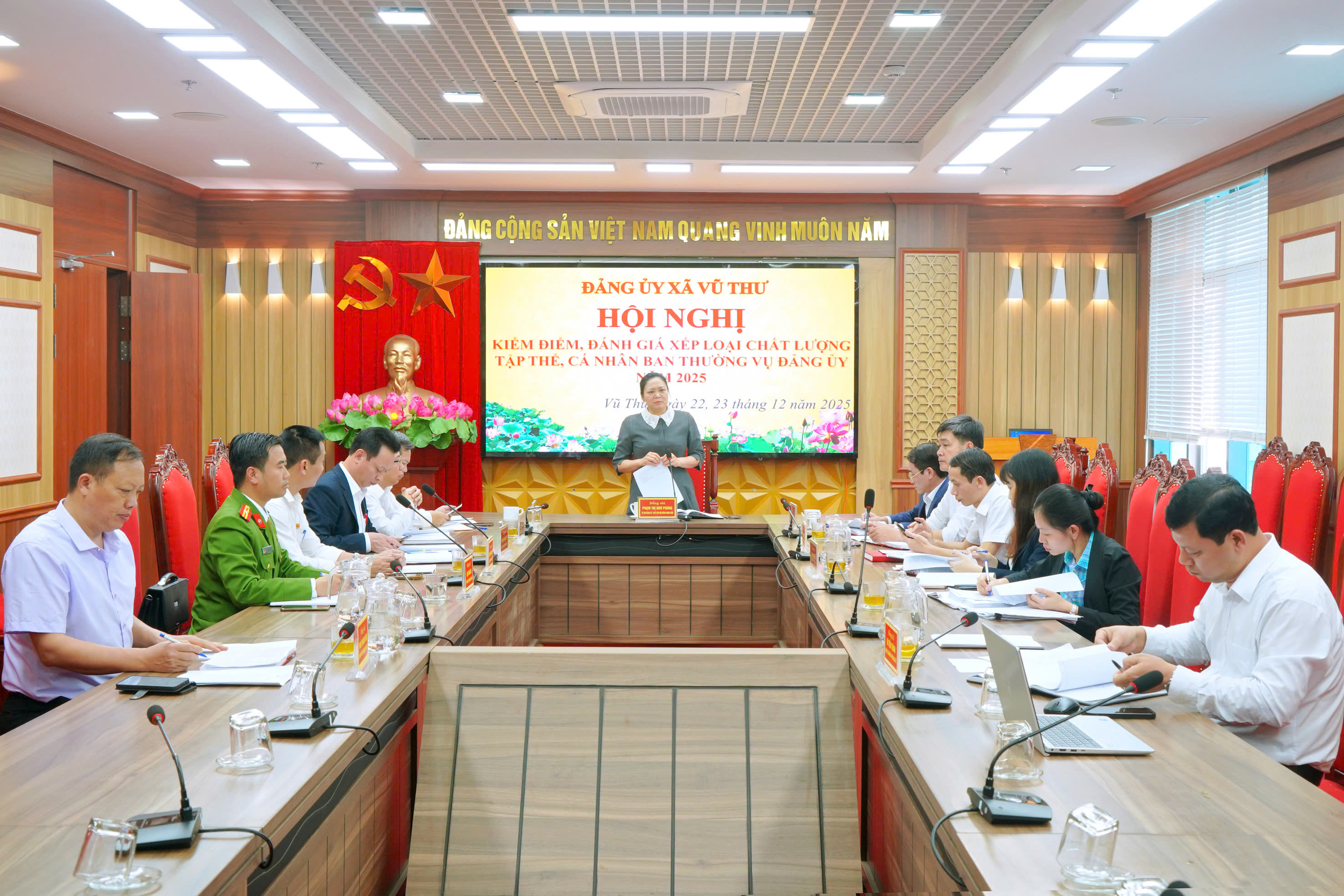 ĐẢNG ỦY XÃ VŨ THƯ KIỂM ĐIỂM TẬP THỂ VÀ CÁ NHÂN BAN THƯỜNG VỤ NĂM 2025