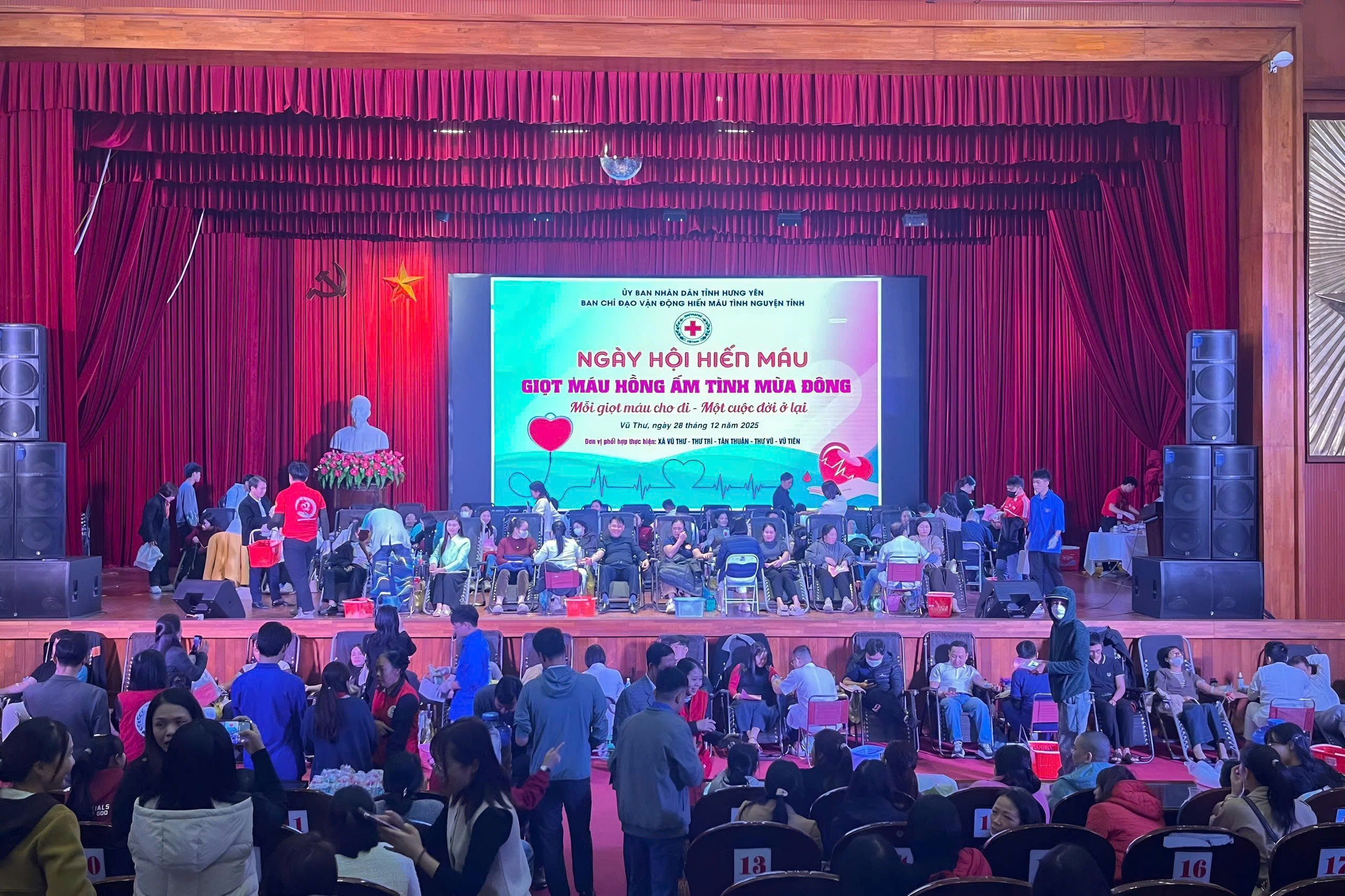 NGÀY HỘI HIẾN MÁU TÌNH NGUYỆN CỤM VŨ THƯ NĂM 2025: THU HÚT HƠN 600 NGƯỜI THAM GIA
