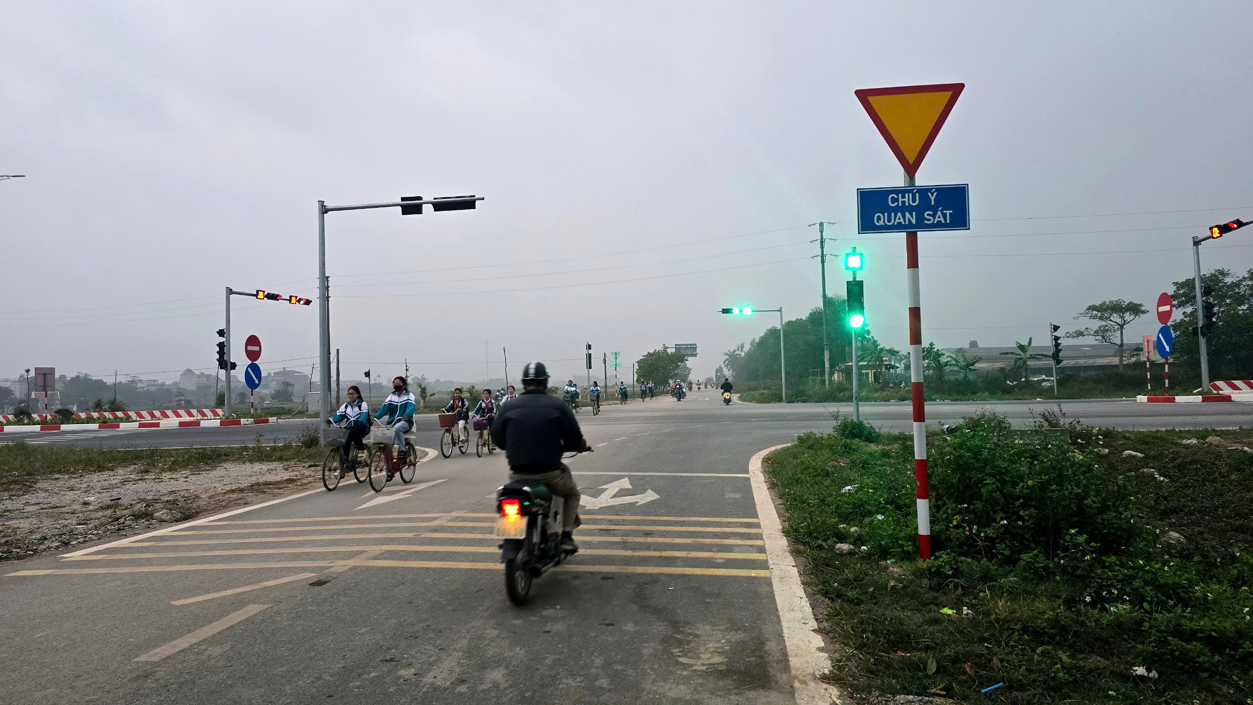 THÔNG TIN CHÍNH THỨC VỀ TÌNH TRẠNG ĐẤT, CÁT VƯƠNG VÃI TRÊN ĐƯỜNG SỐ 2 (Đoạn dốc Từ Châu)