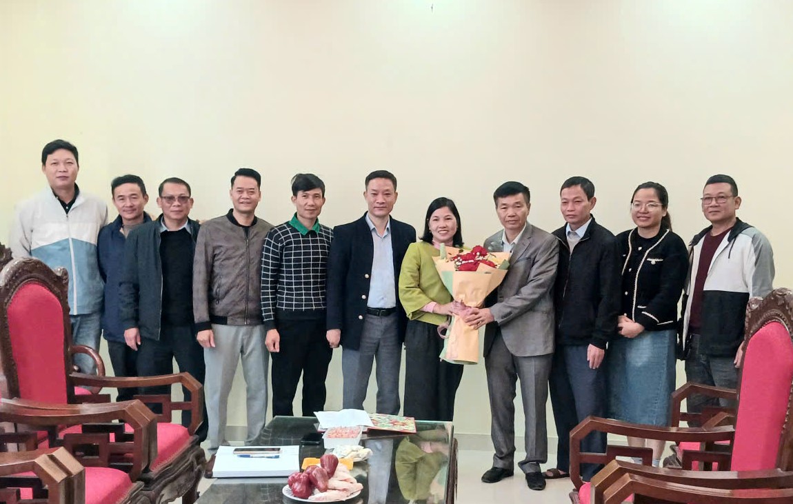 TRUNG TÂM DỊCH VỤ TỔNG HỢP XÃ VŨ THƯ TIẾP NHẬN VIÊN CHỨC LĨNH VỰC NÔNG NGHIỆP