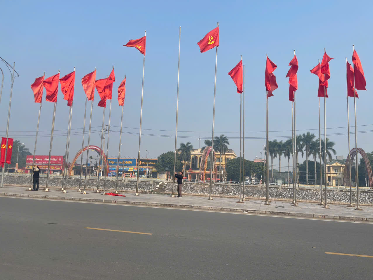 TRUNG TÂM DỊCH VỤ TỔNG HỢP VŨ THƯ ĐẨY MẠNH TUYÊN TRUYỀN, CỔ ĐỘNG CHÀO MỪNG ĐẠI HỘI ĐẠI BIỂU TOÀN QUỐC LẦN THỨ XIV CỦA ĐẢNG