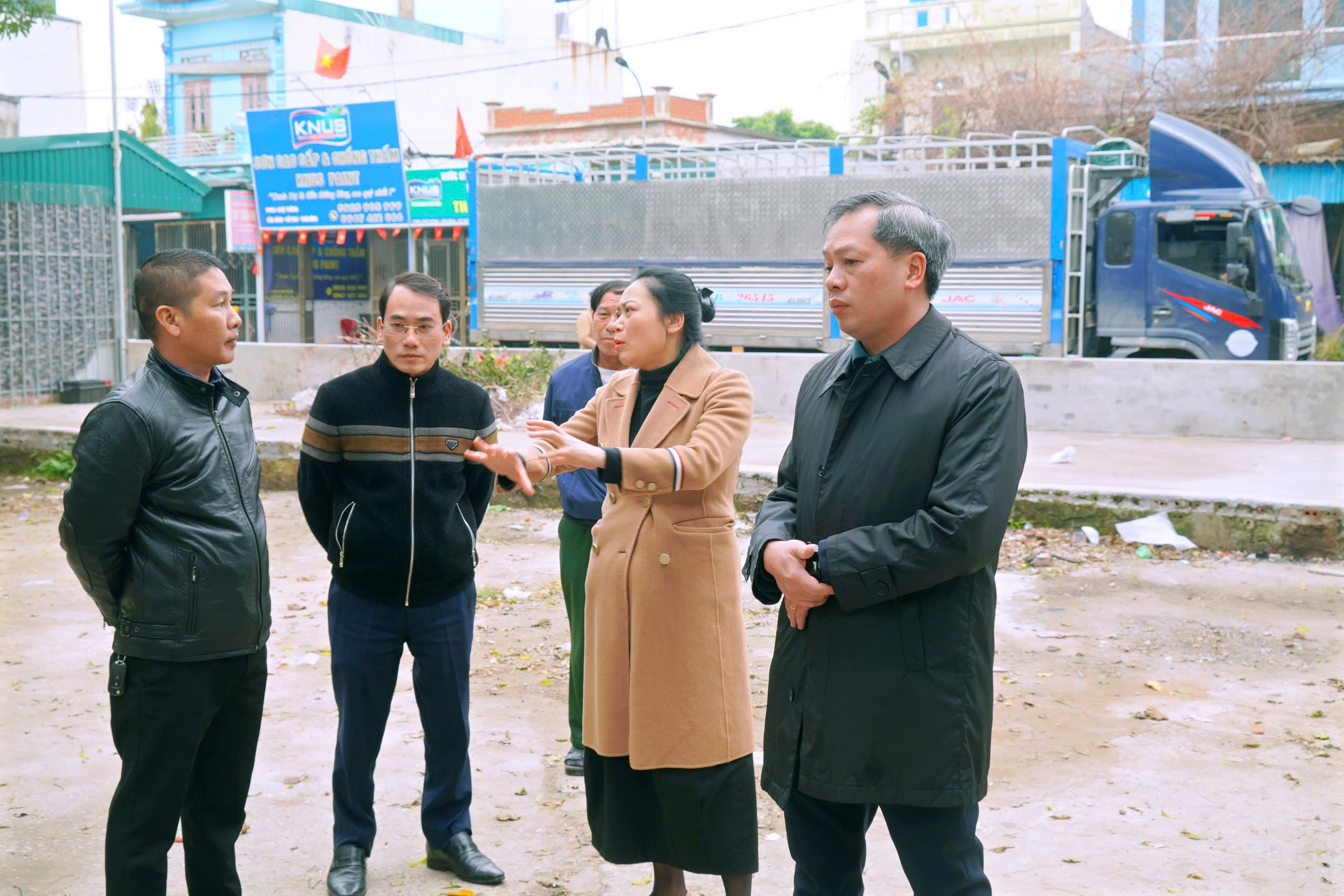 KIỂM TRA HẠ TẦNG CHỢ THÔNG XÂY DỰNG KẾ HOẠCH TU SỬA, NÂNG CẤP