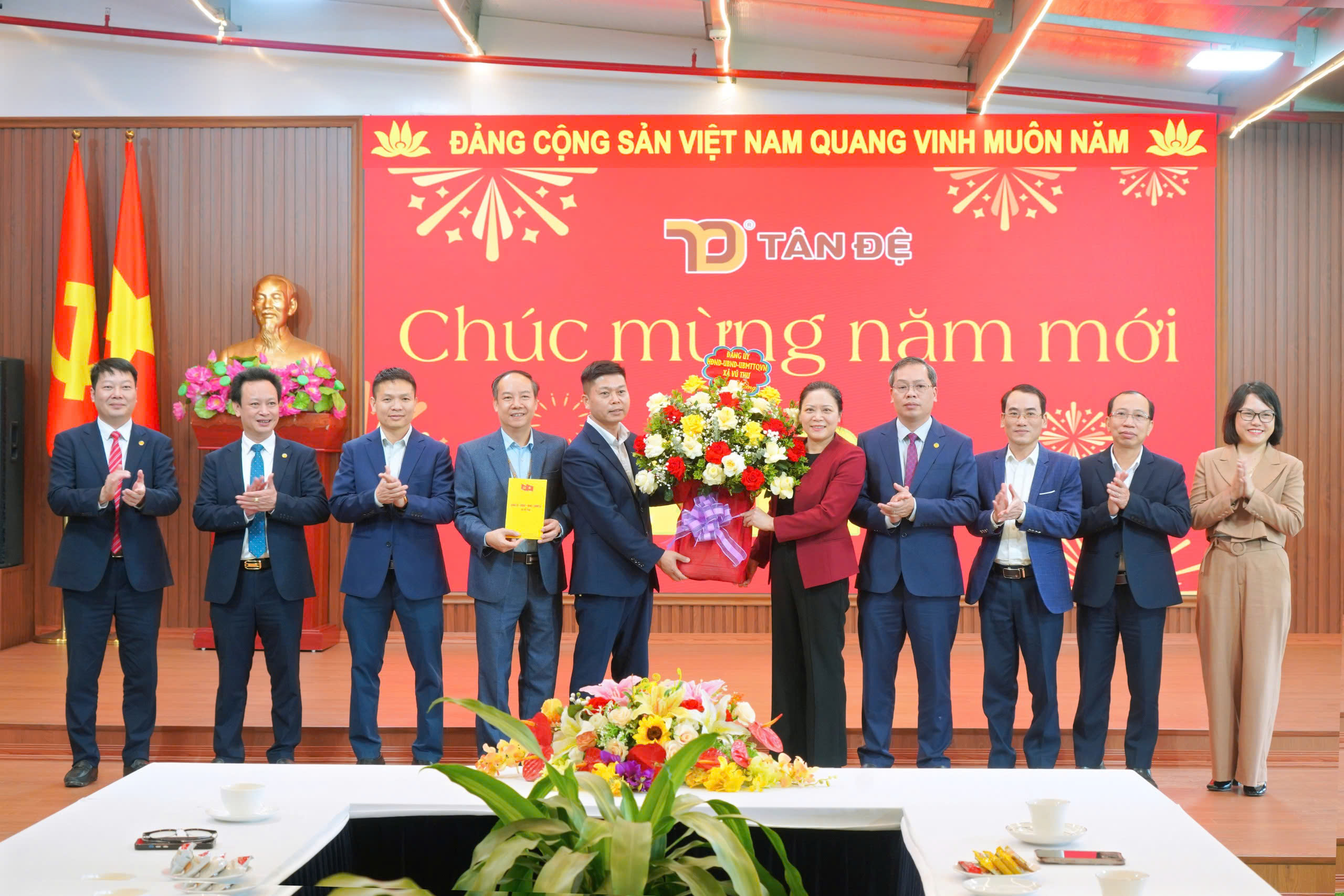 LÃNH ĐẠO XÃ VŨ THƯ THĂM, CHÚC TẾT DOANH NGHIỆP