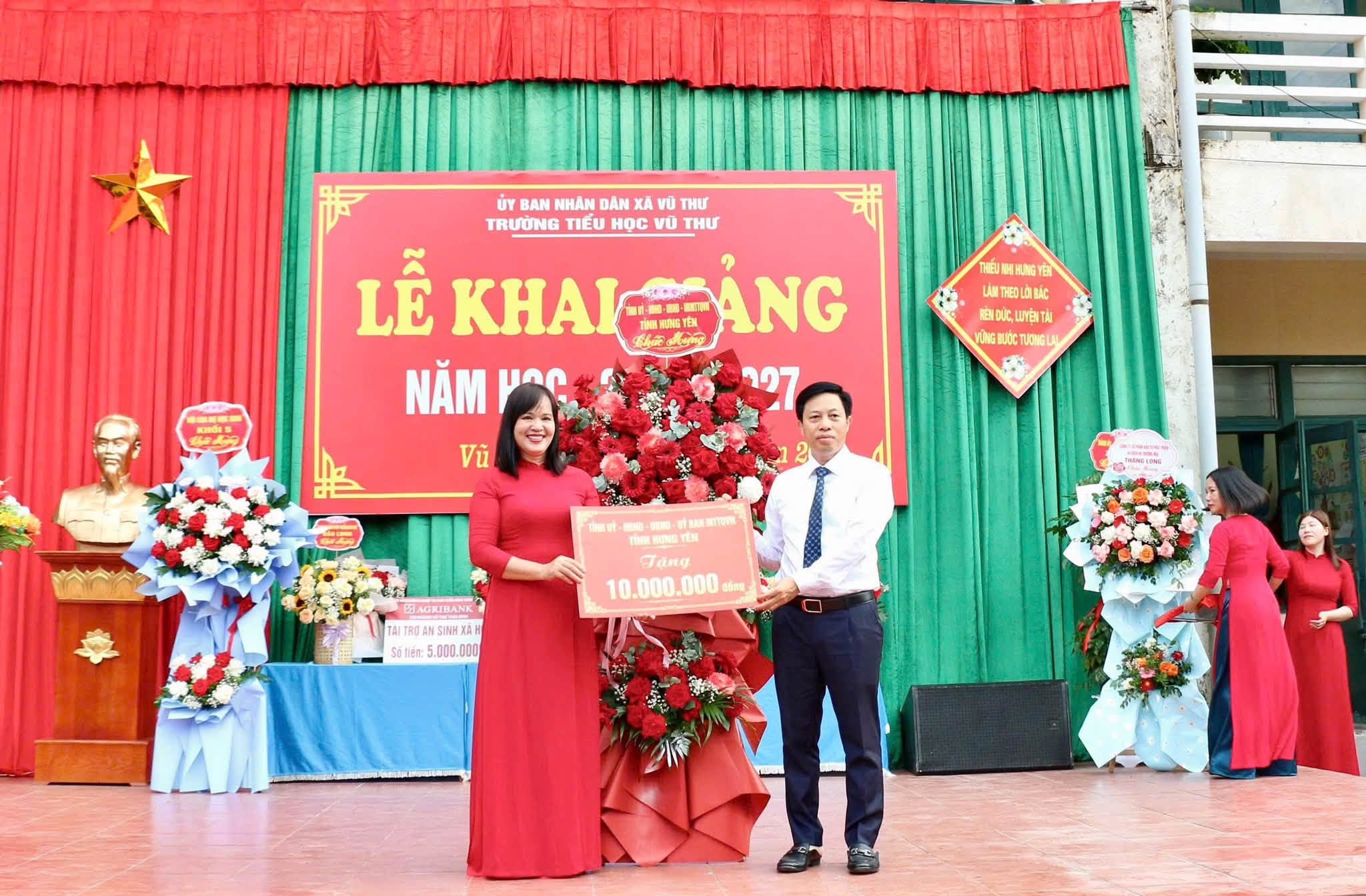 🇻🇳 ĐỒNG CHÍ PHÓ CHỦ TỊCH UBND TỈNH DỰ LỄ KHAI GIẢNG NĂM HỌC MỚI TẠI TRƯỜNG TIỂU HỌC VŨ THƯ