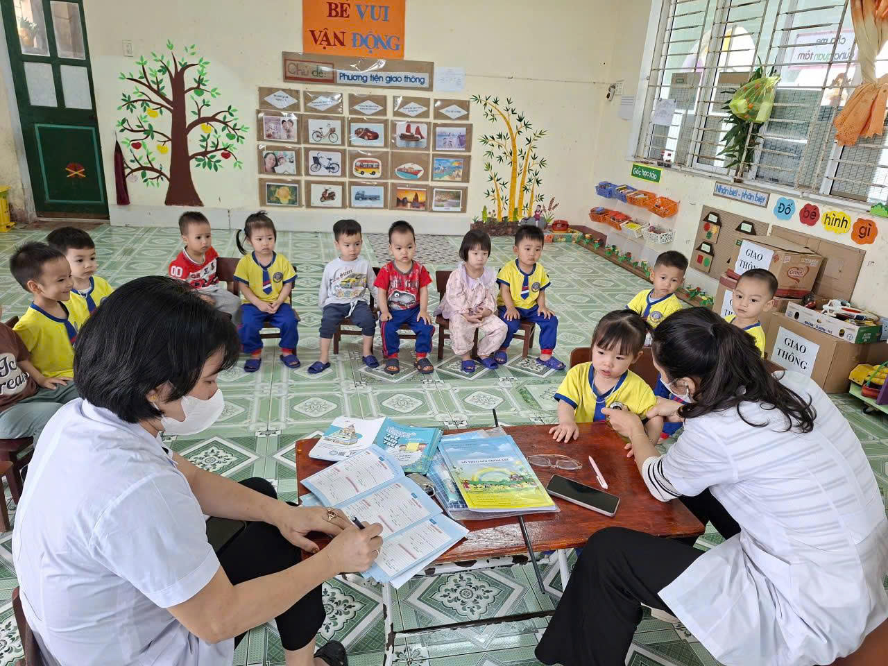 TỔ CHỨC KHÁM SỨC KHỎE ĐỊNH KỲ CHO HỌC SINH TRƯỜNG MẦM NON MINH QUANG