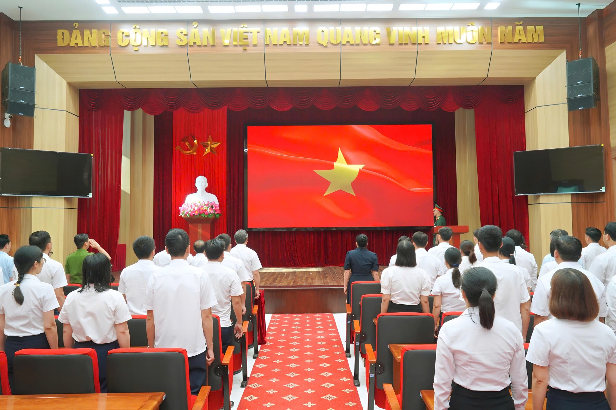 CHÀO CỜ ĐẦU THÁNG VÀ TRIỂN KHAI NHIỆM VỤ CHÍNH TRỊ TRỌNG TÂM THÁNG 6
