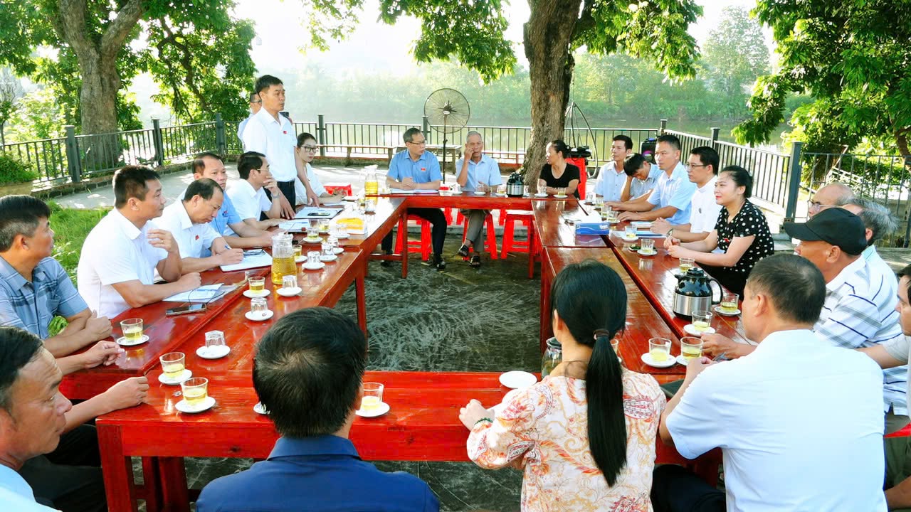 VŨ THƯ: TỔ ĐẠI BIỂU HĐND XÃ SỐ 2  “UỐNG TRÀ NGHE DÂN NÓI” TẠI GIÁO XỨ NGUYỆT LÃNG