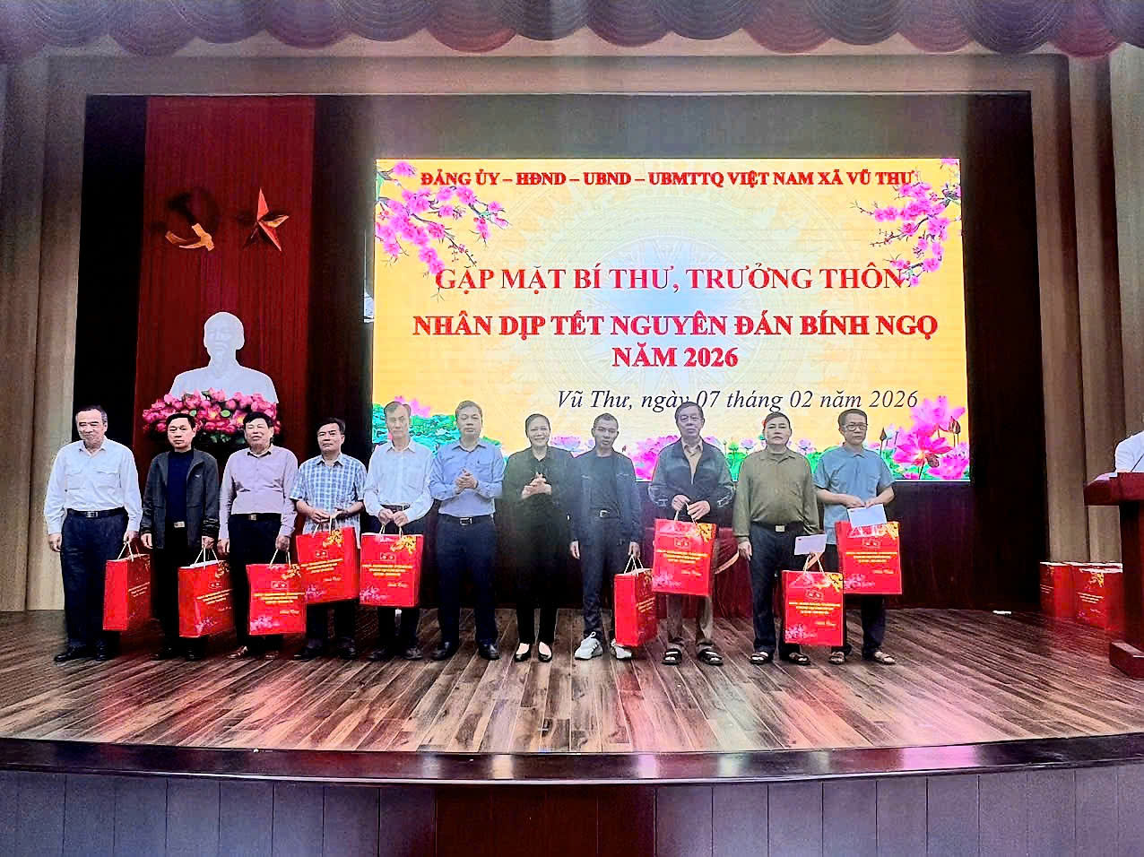 XÃ VŨ THƯ TỔ CHỨC GẶP MẶT BÍ THƯ CHI BỘ, TRƯỞNG THÔN NHÂN DỊP TẾT NGUYÊN ĐÁN BÍNH NGỌ NĂM 2026