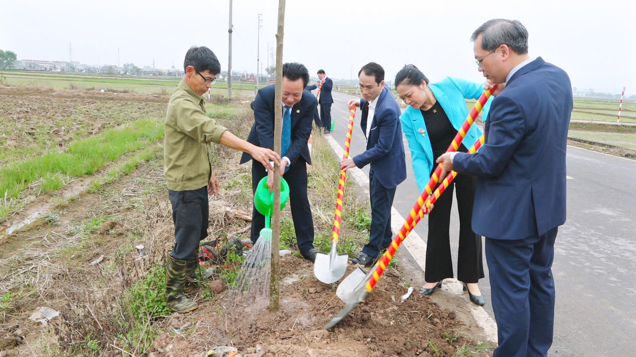 XÃ VŨ THƯ: KHAI XUÂN VÀ PHÁT ĐỘNG TẾT TRỒNG CÂY