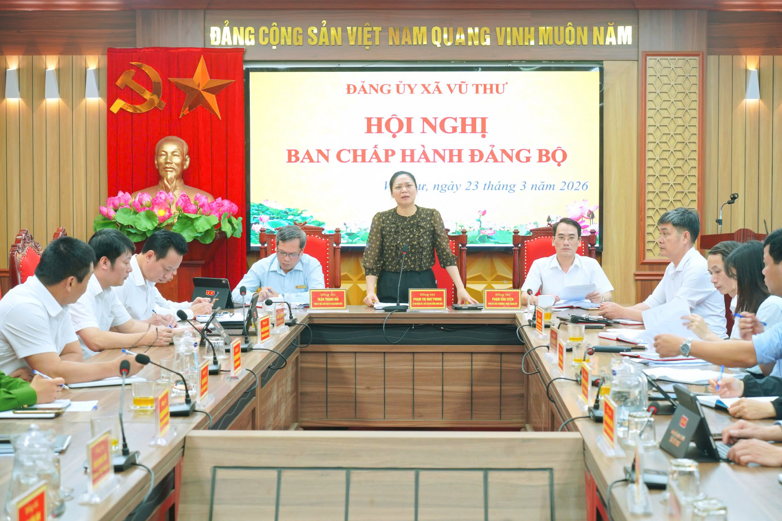 XÃ VŨ THƯ TỔ CHỨC HỘI NGHỊ BAN THƯỜNG VỤ, BAN CHẤP HÀNH ĐẢNG BỘ XÃ VỀ CÔNG TÁC CÁN BỘ